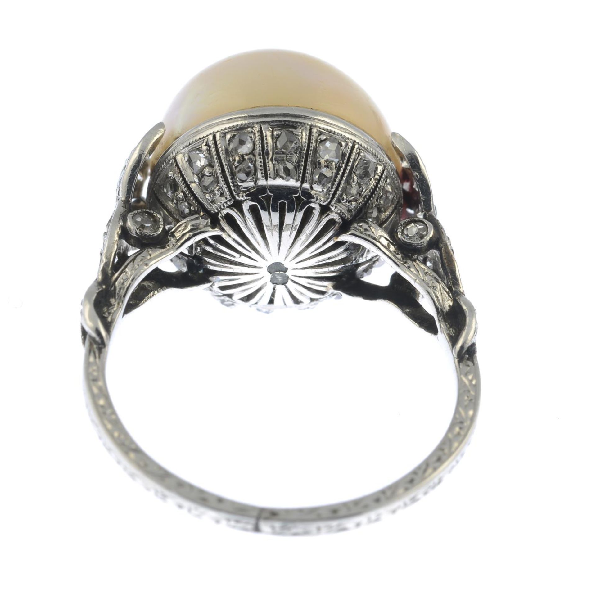 A mid 20th century platinum split pearl and vari-cut diamond dress ring.Estimated dimensions of - Image 3 of 5