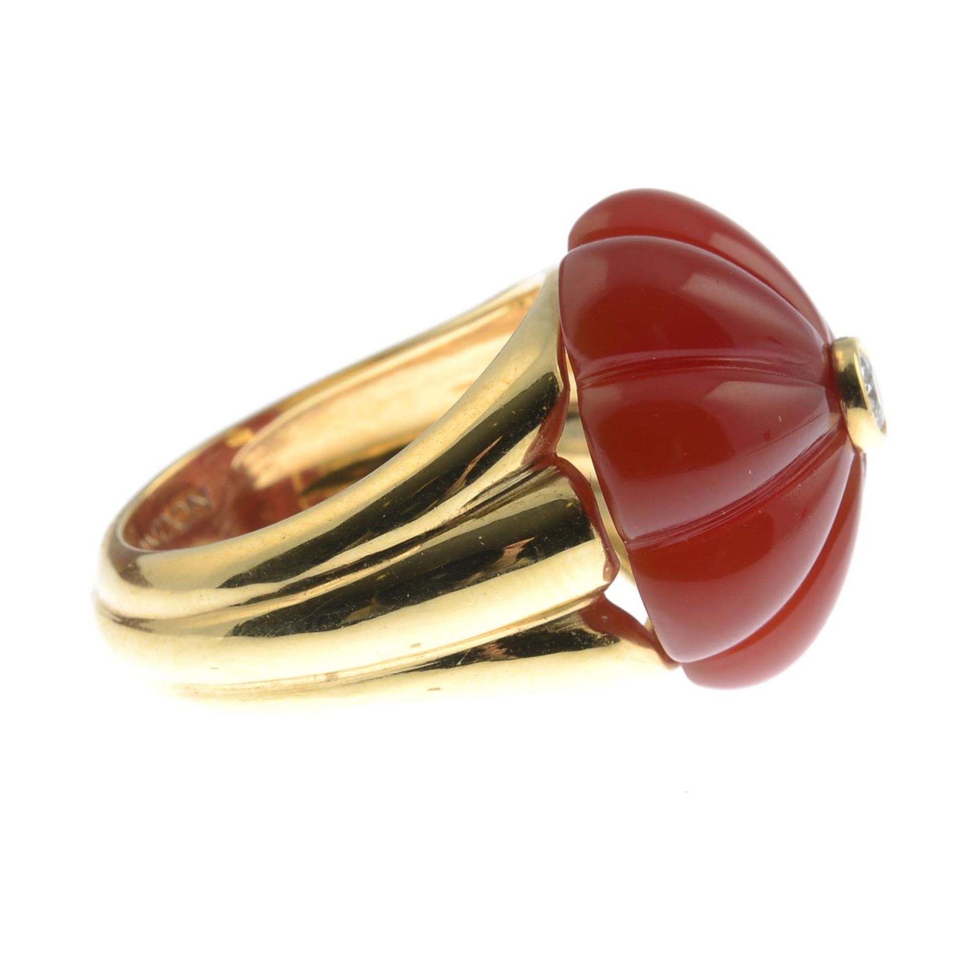An 18ct gold diamond and carved carnelian floral dress ring.Hallmarks for London, 2015. - Bild 3 aus 5