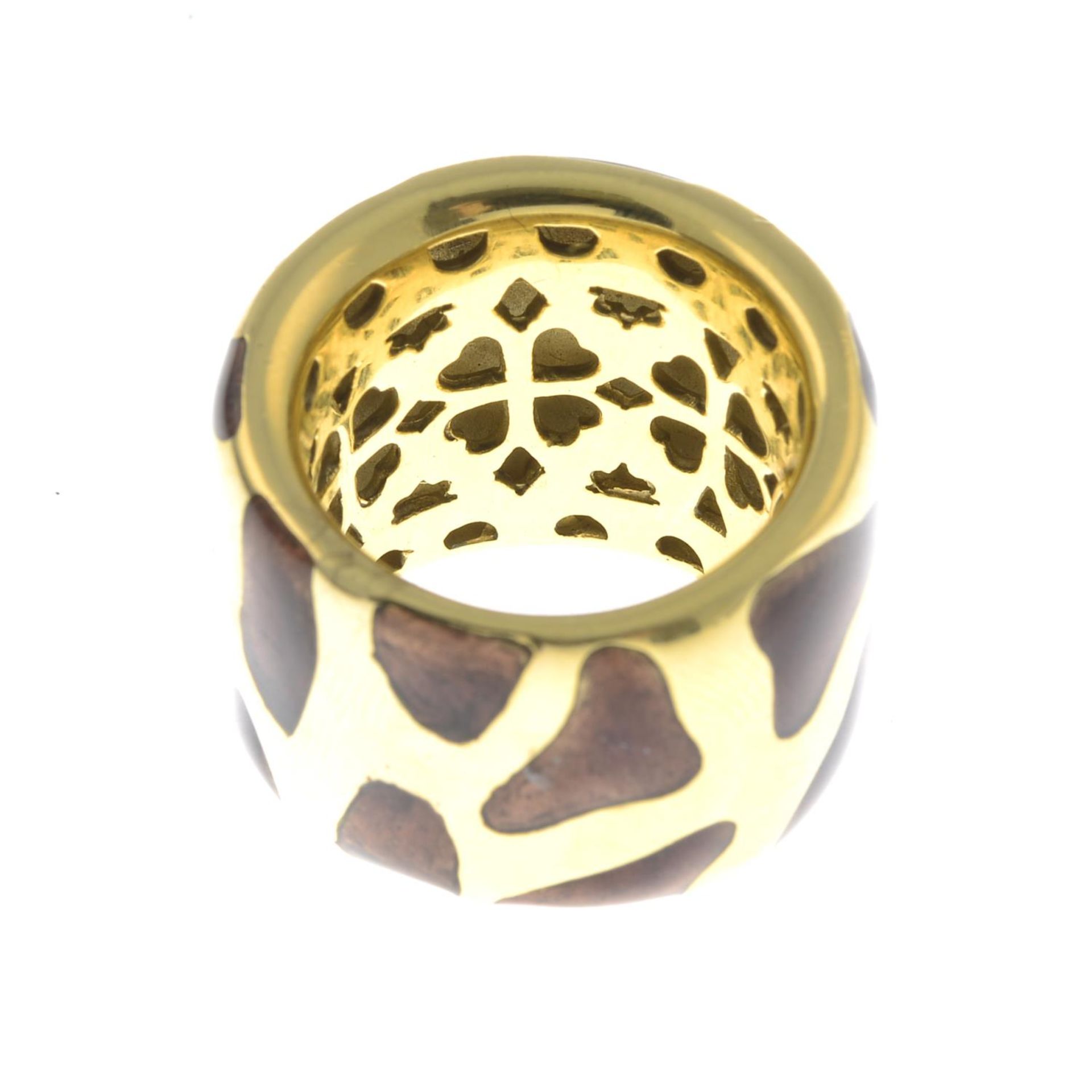 An 18ct gold brown enamel 'Giraffe' ring, by Roberto Coin.Hallmarks for Birmingham. - Image 5 of 5