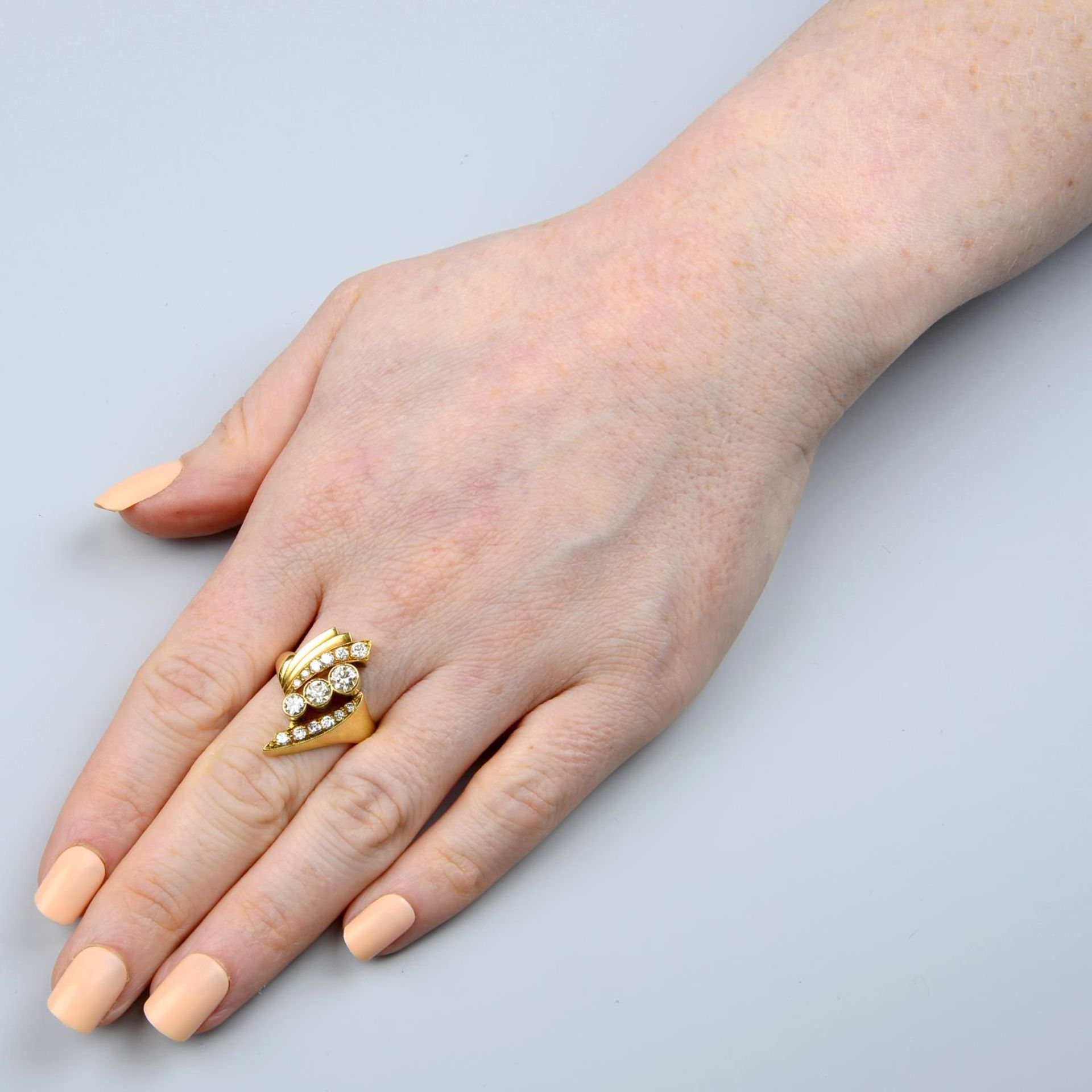 A brilliant-cut diamond crossover ring, - Image 5 of 5