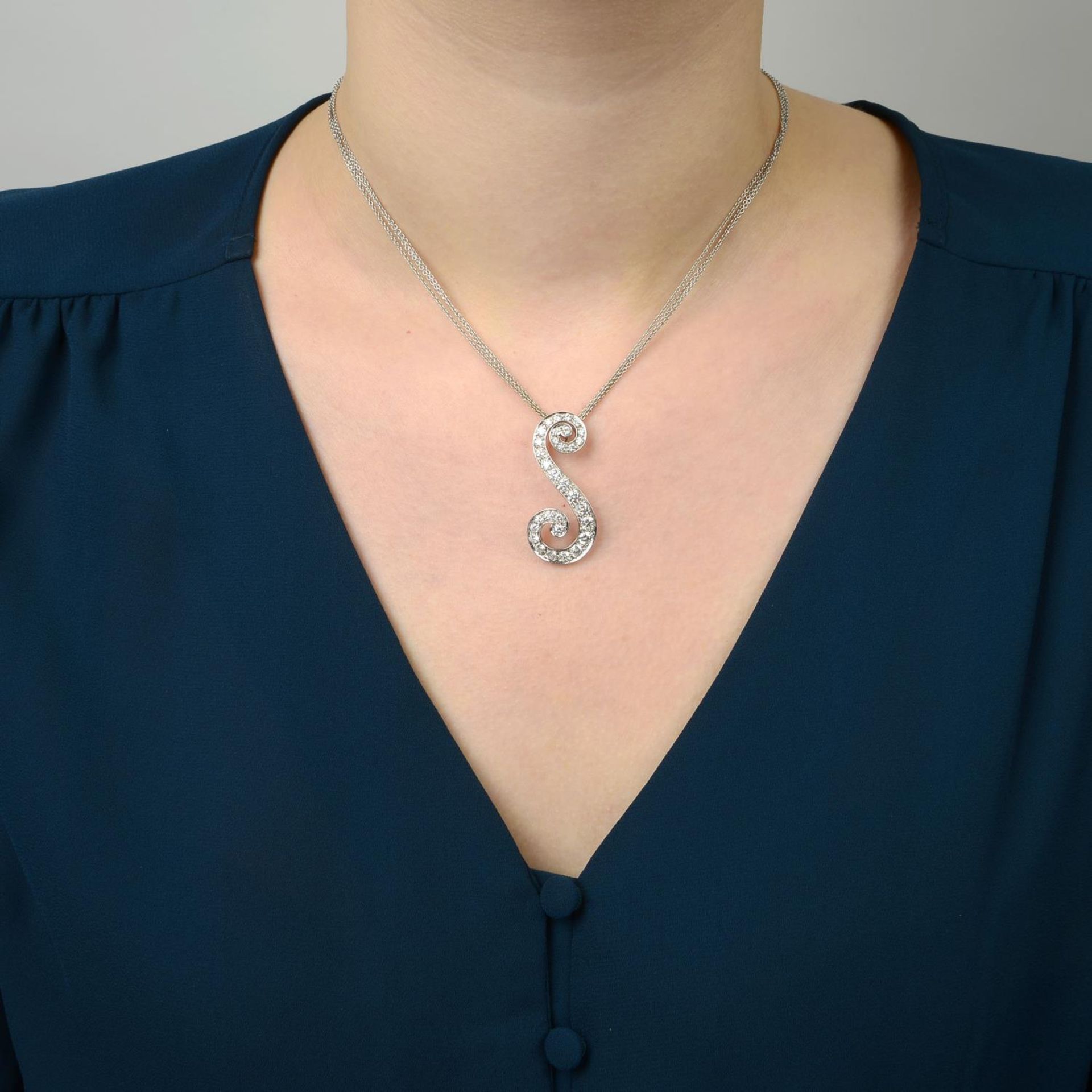 An 18ct gold diamond scroll pendant, on multi-row chain, by Picchiotti. - Bild 3 aus 7