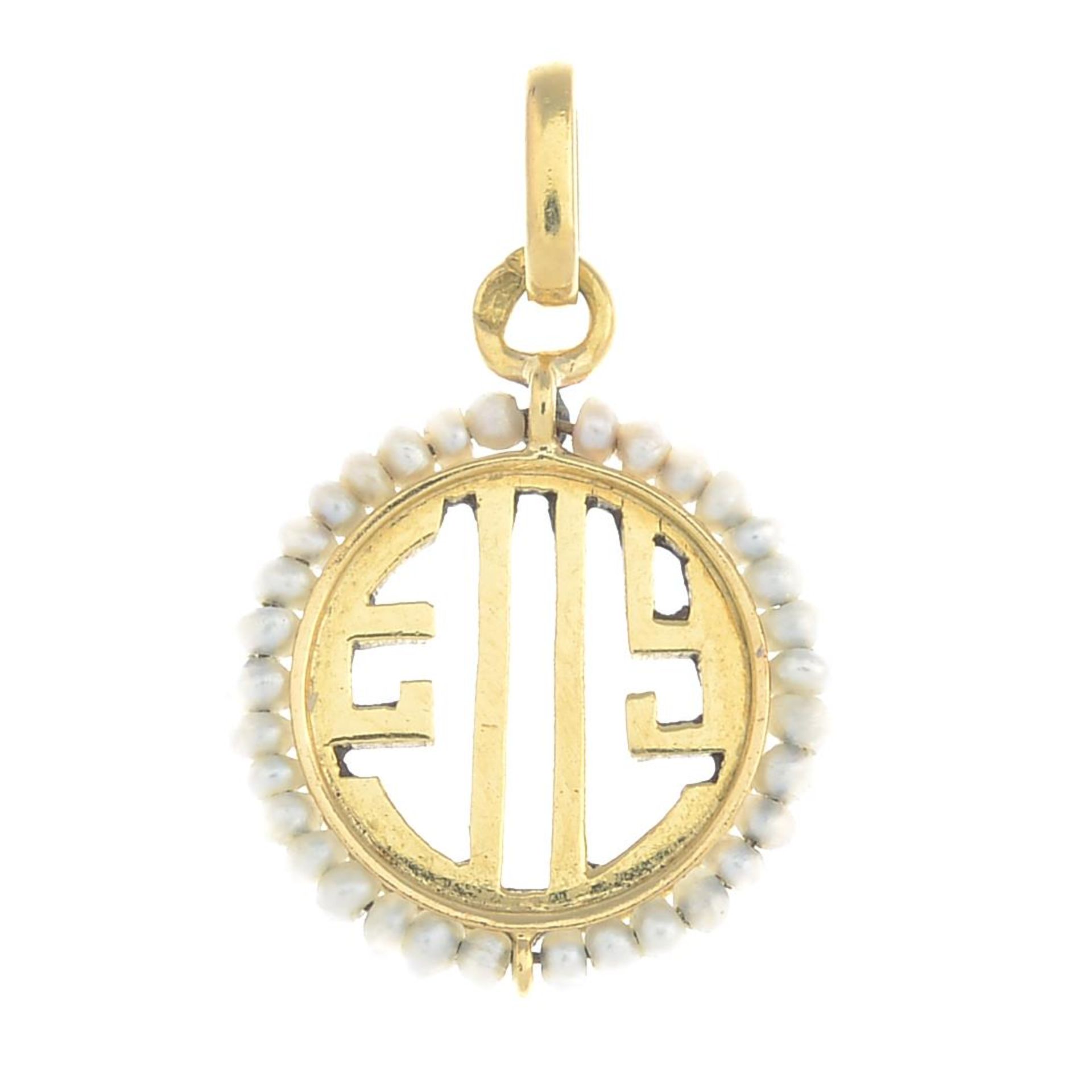 An early 20th century 18ct gold seed pearl pendant charm, by Cartier.French assay mark. - Bild 4 aus 5