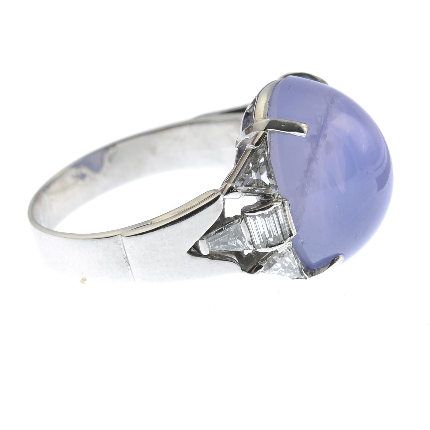 A star sapphire cabochon ring, with vari-cut diamond shoulders. - Image 3 of 6