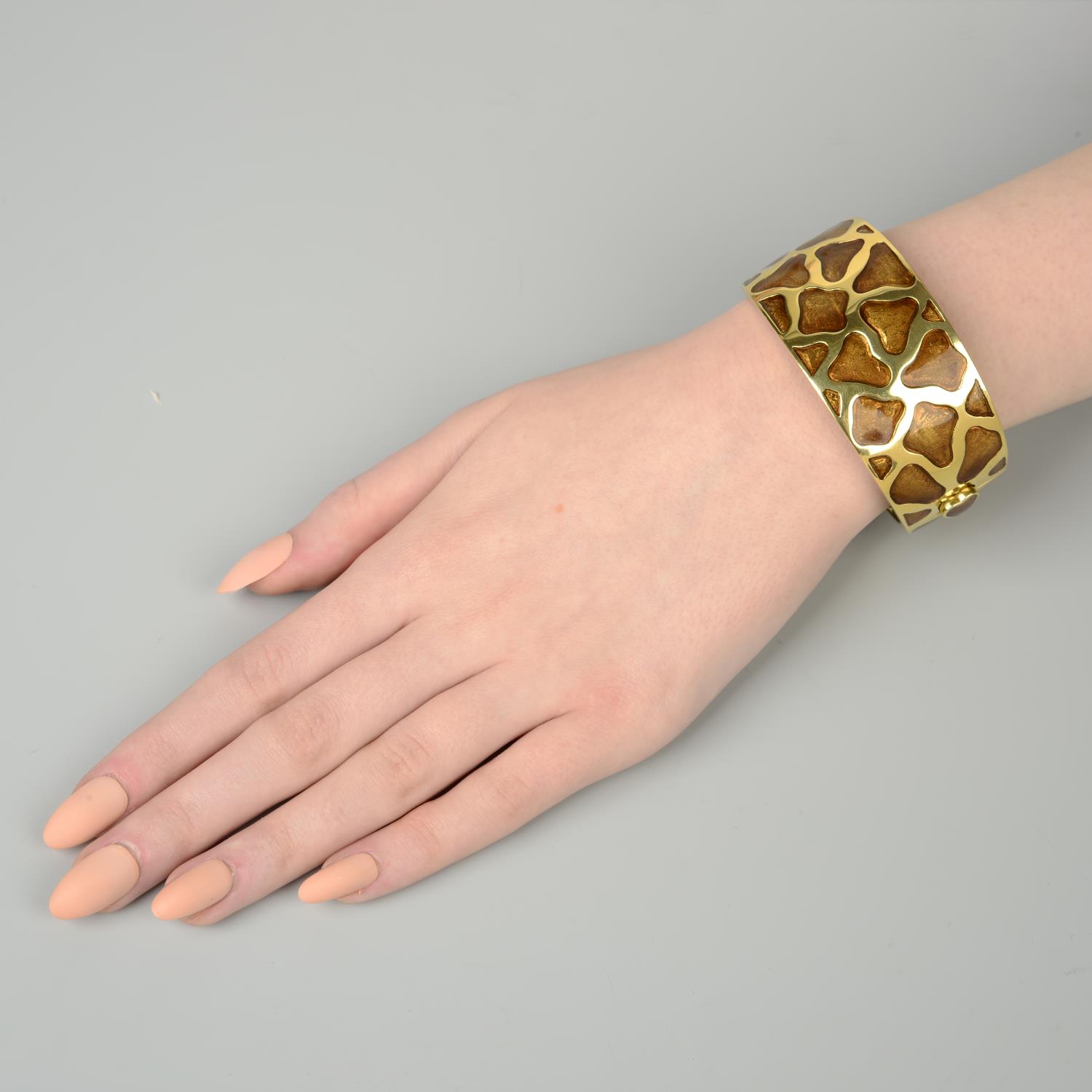 An 18ct gold enamel 'Giraffe' bangle, by Roberto Coin.Hallmarks for Birmingham. - Image 3 of 5