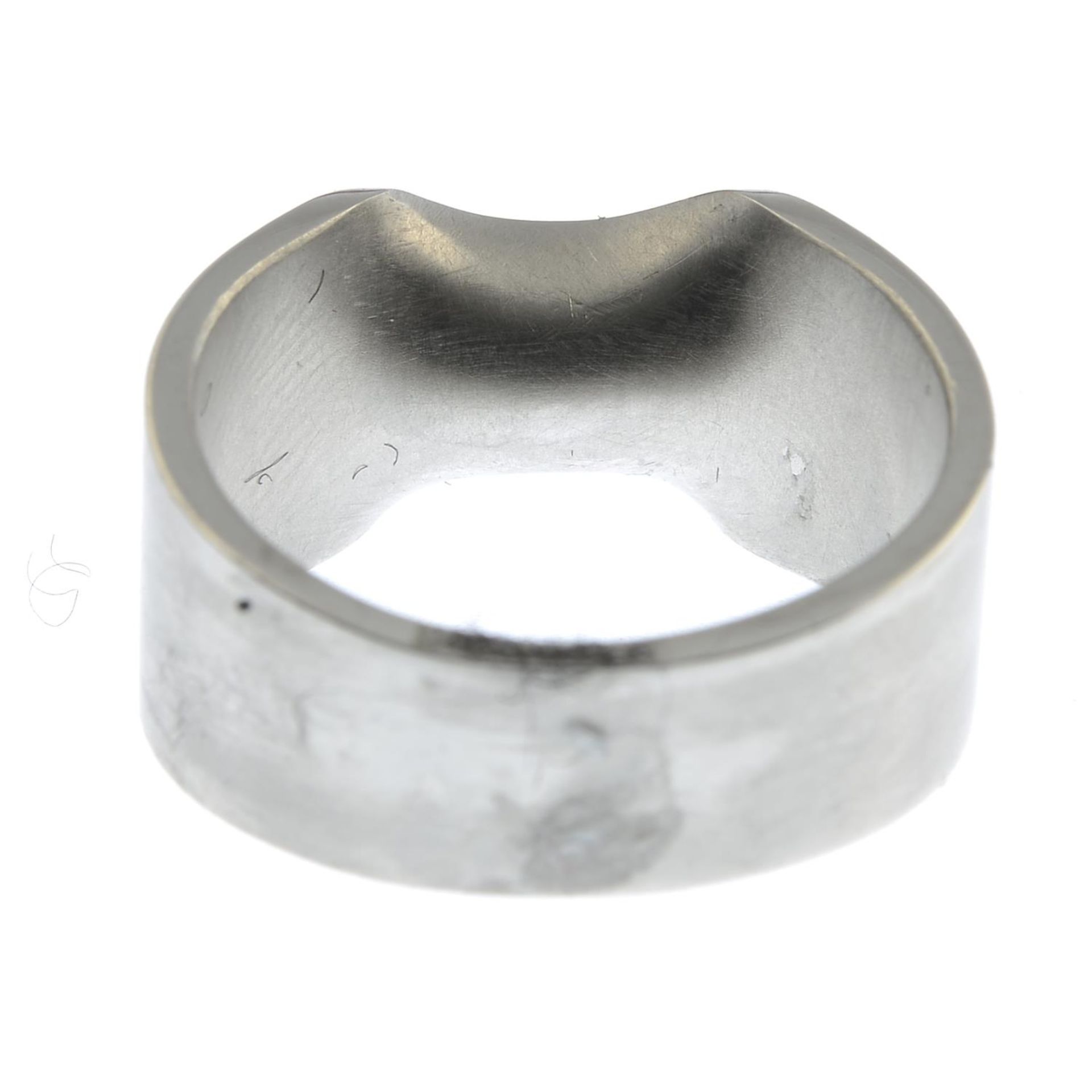 A platinum brilliant-cut diamond dress ring.Estimated diamond weight 0.30ct, - Bild 2 aus 3