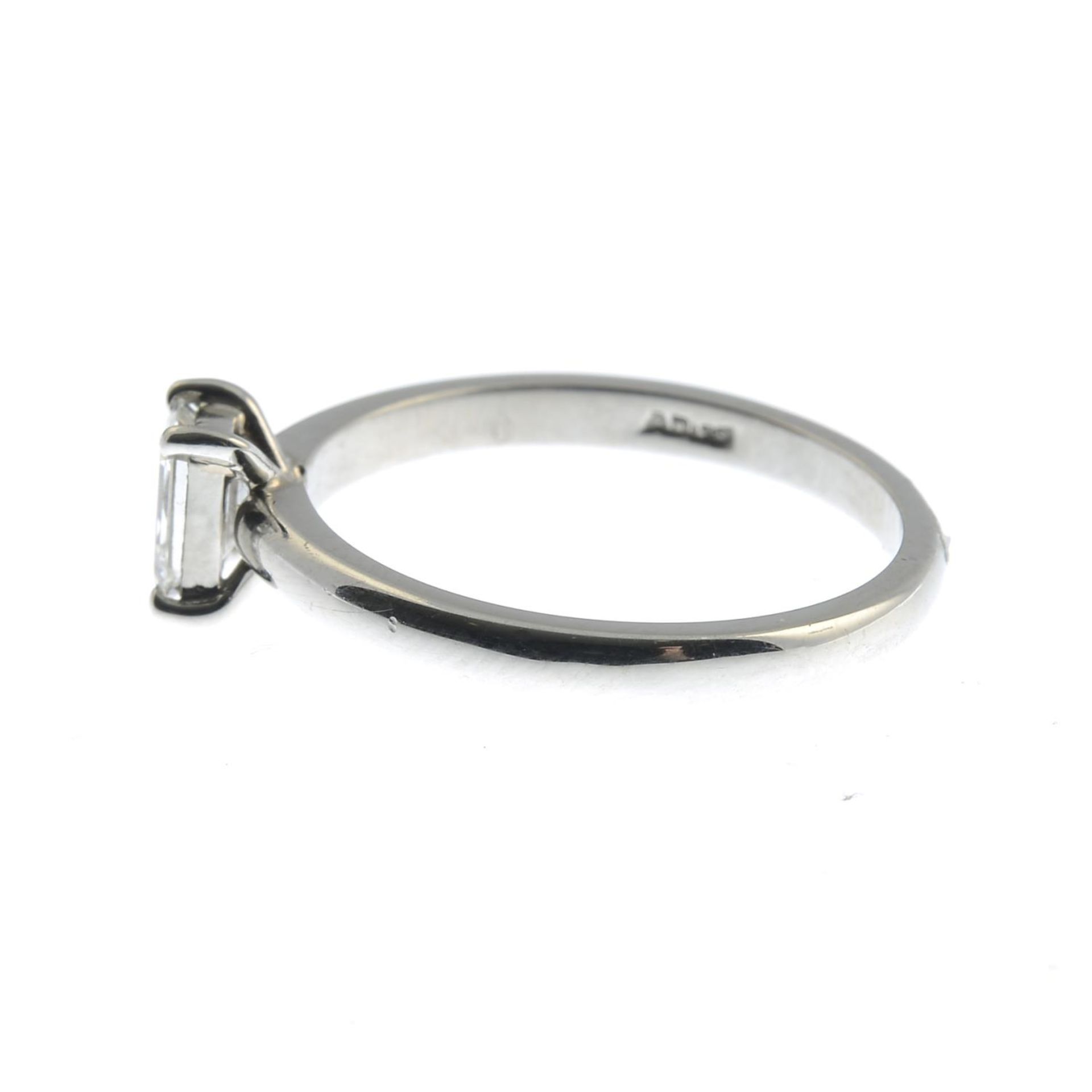 A platinum rectangular-shape diamond single-stone ring.Diamond weight 0.40ct, - Bild 3 aus 3