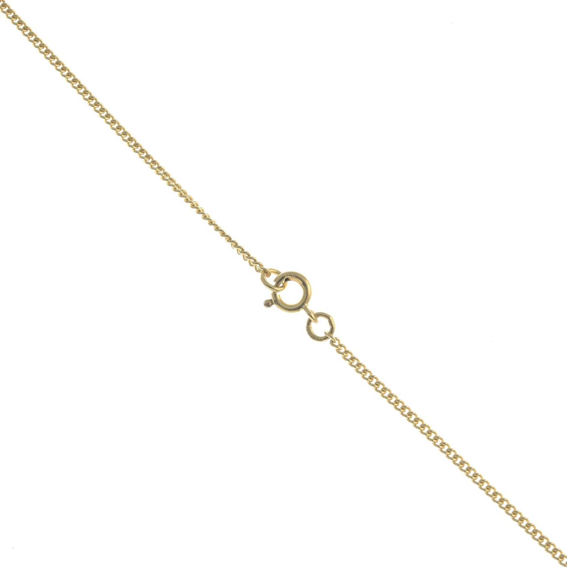 An 18ct gold brilliant-cut diamond pendant, suspended from a curb-link chain. - Bild 3 aus 3