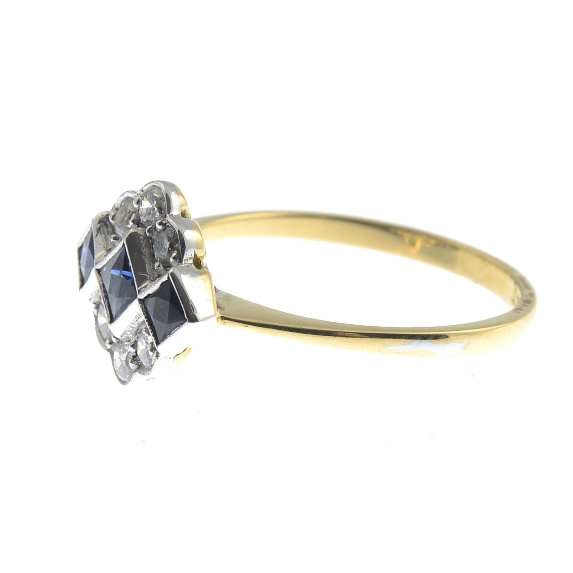 A square-shape sapphire and brilliant-cut diamond dress ring.Estimated total diamond weight 0.25ct. - Bild 3 aus 3