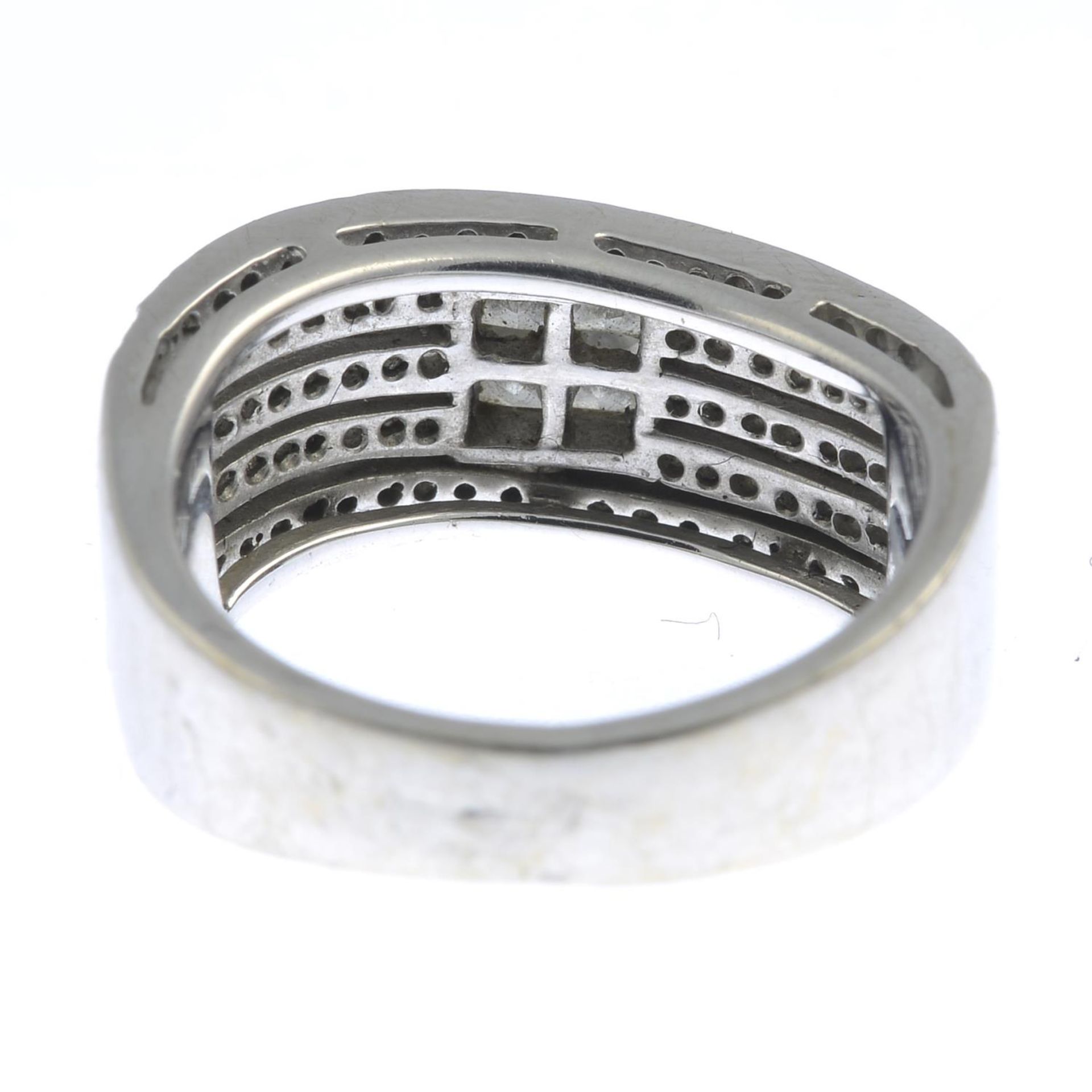 A square-shape and brilliant-cut diamond dress ring. - Bild 3 aus 3