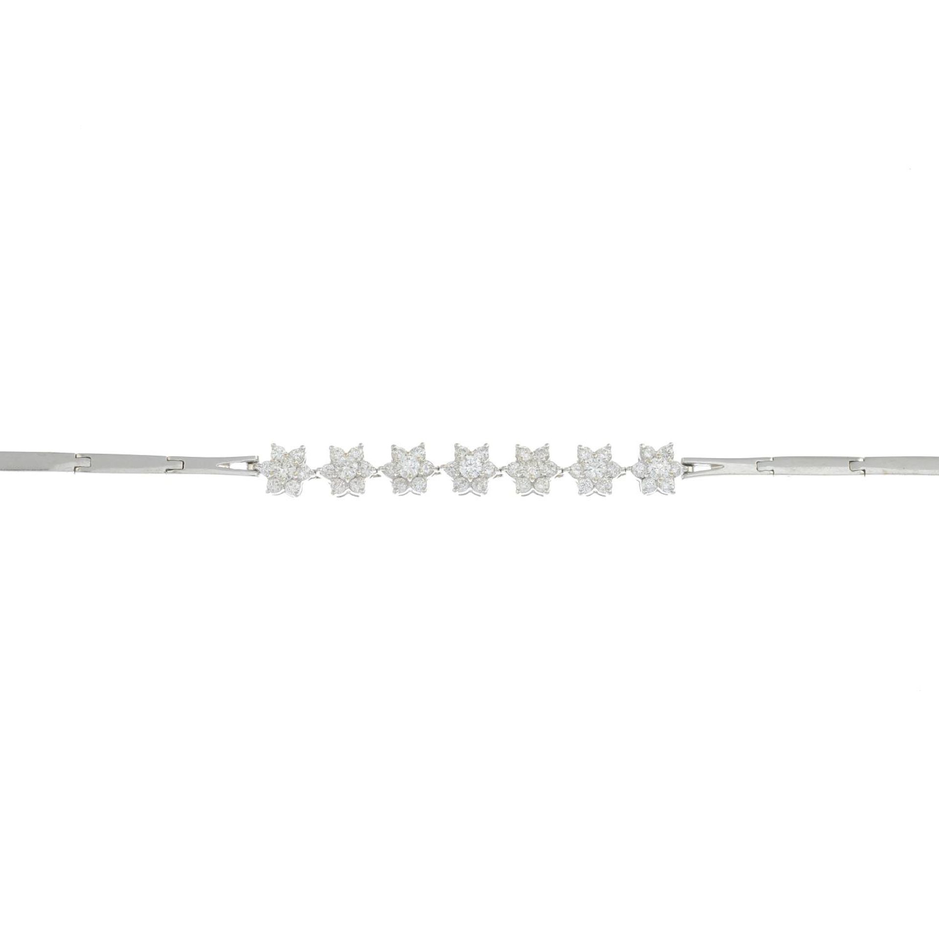 A brilliant-cut diamond star bracelet.Estimated total diamond weight 1.20cts.Stamped 750.Length
