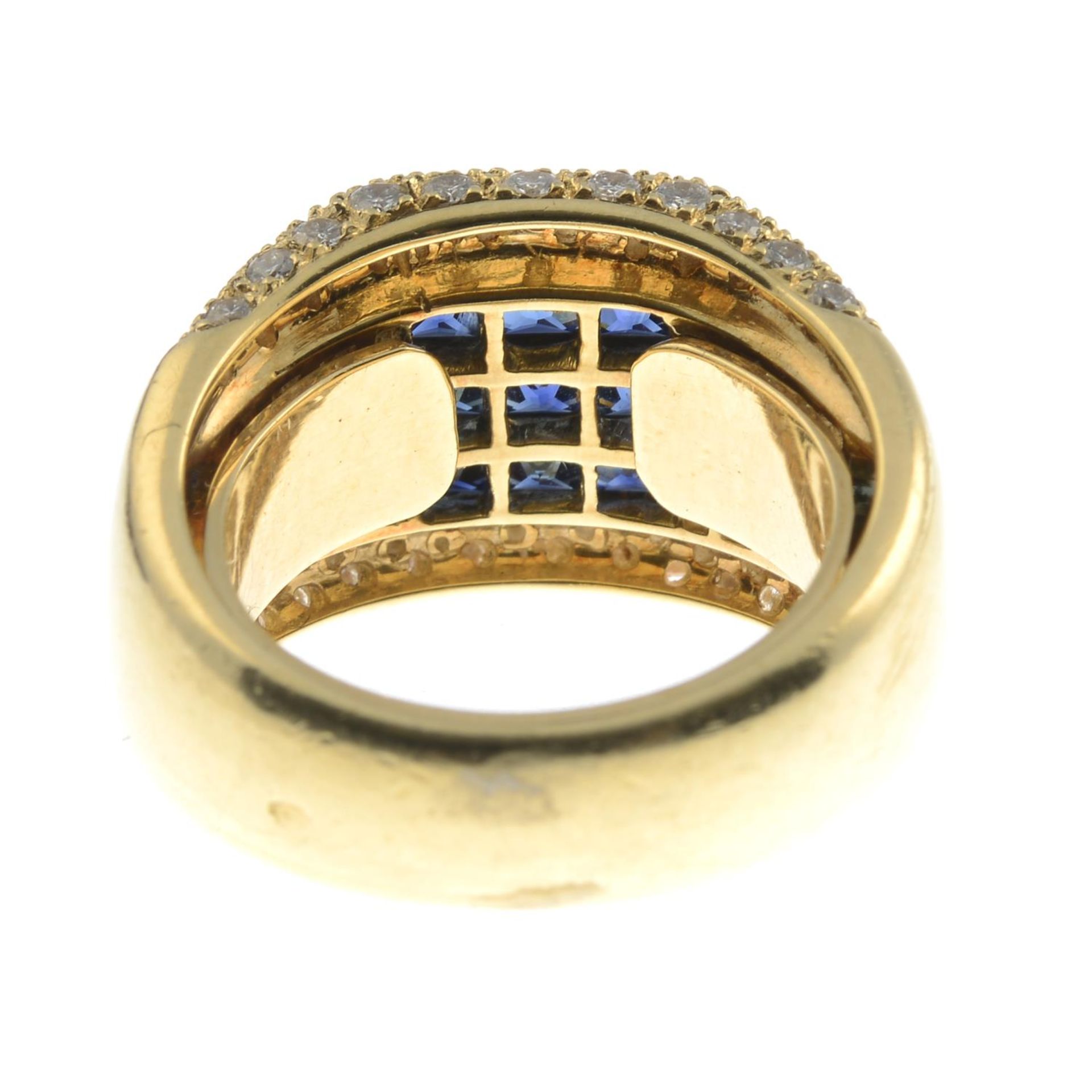 A calibre-cut sapphire and brilliant-cut diamond dress ring.One diamond deficient.Estimated total - Bild 2 aus 3