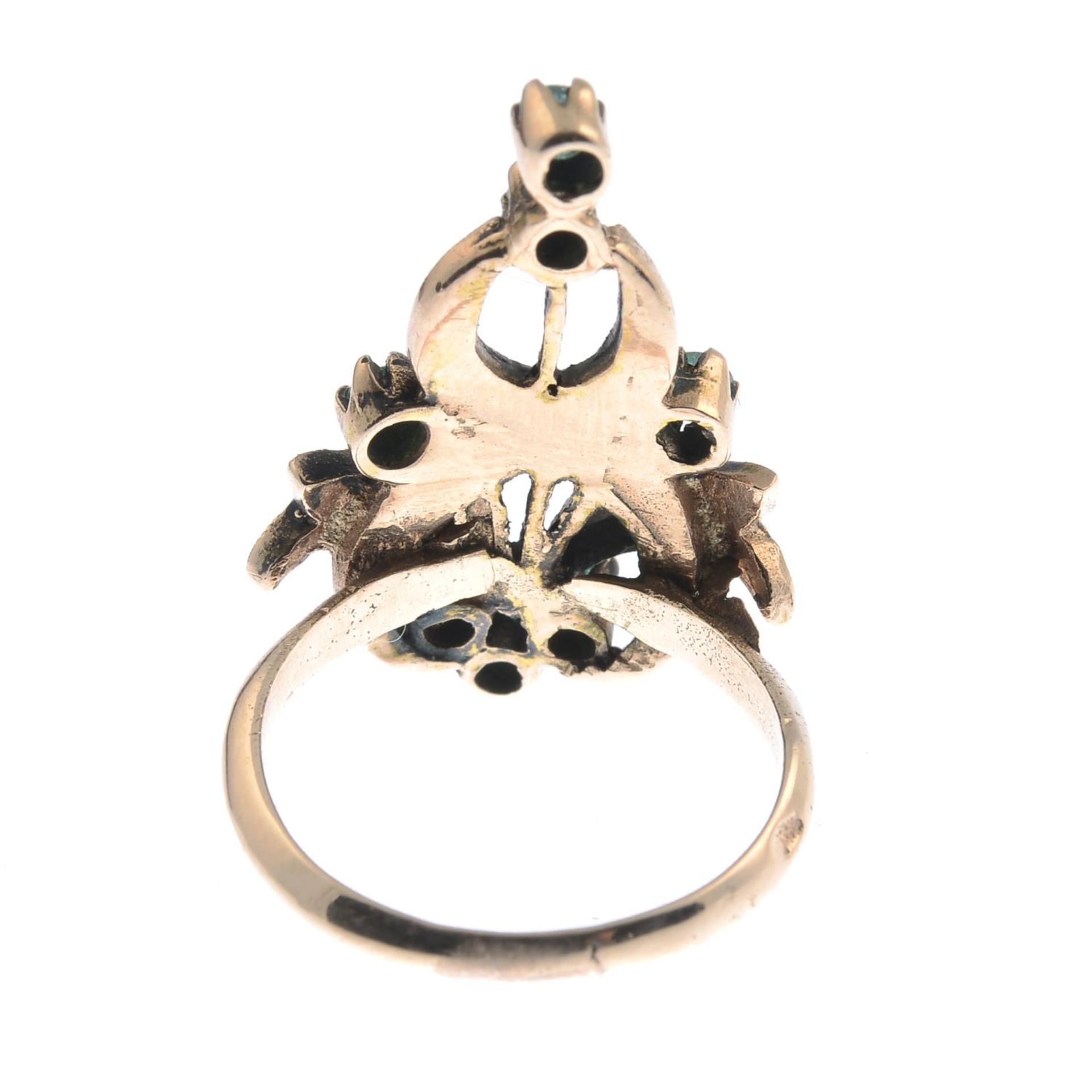 A circular-shape emerald and rose-cut diamond dress ring.Ring size N1/2. - Bild 2 aus 3