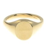 A 9ct gold signet ring.Hallmarks for 9ct gold.
