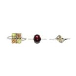 9ct gold garnet single-stone ring,