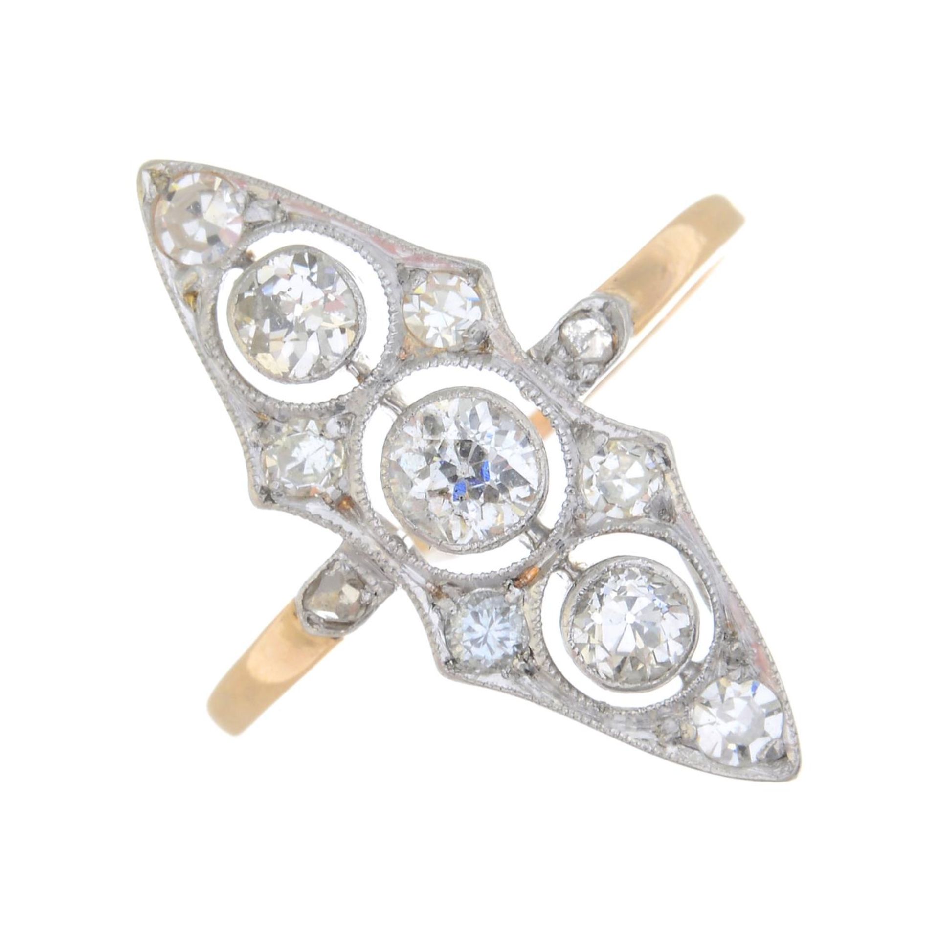 An early 20th century old-cut diamond cluster ring.Estimated total diamond weight 0.85ct, - Bild 5 aus 5