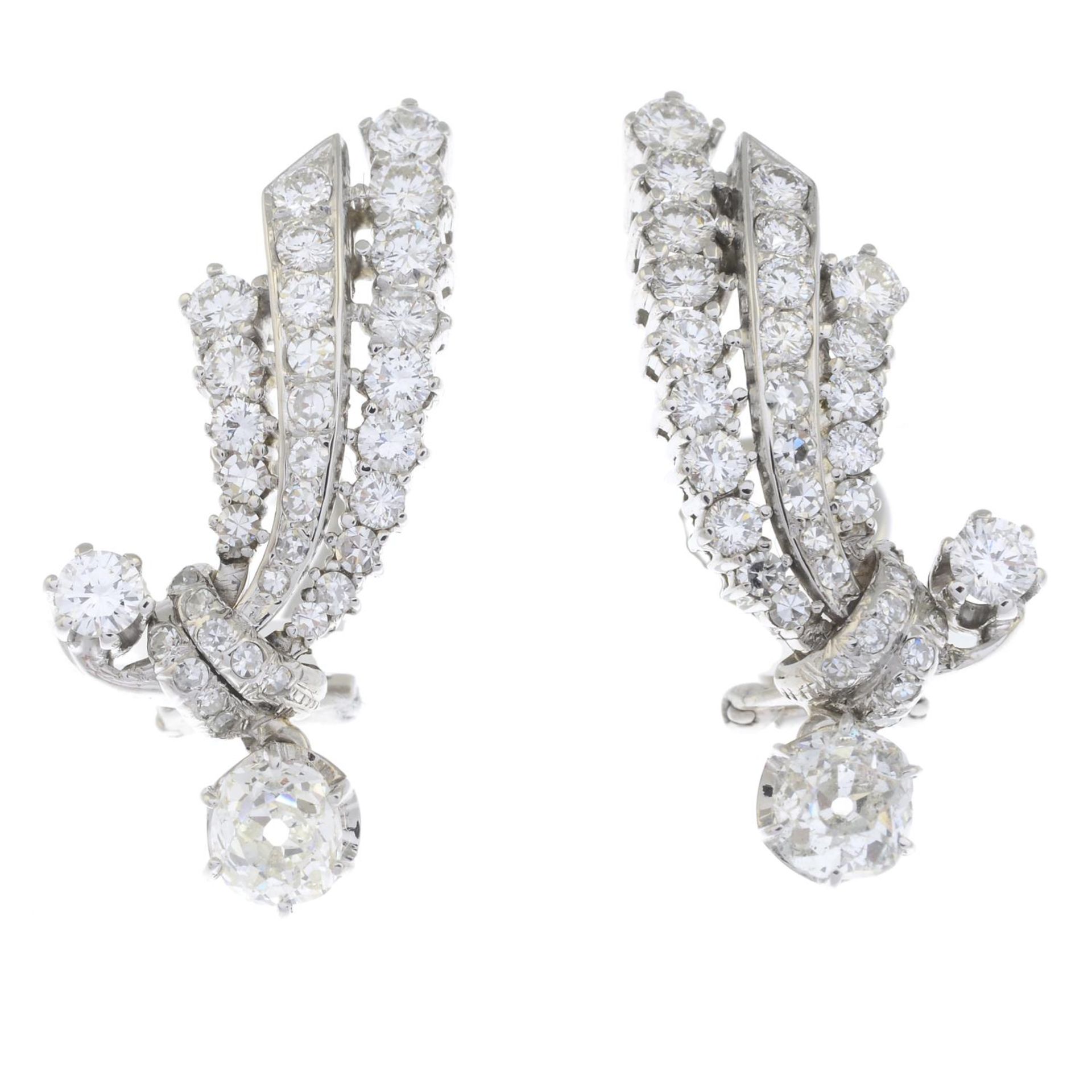 A pair of vari-cut diamond earrings.Estimated total diamond weight 2.90cts, - Bild 4 aus 4