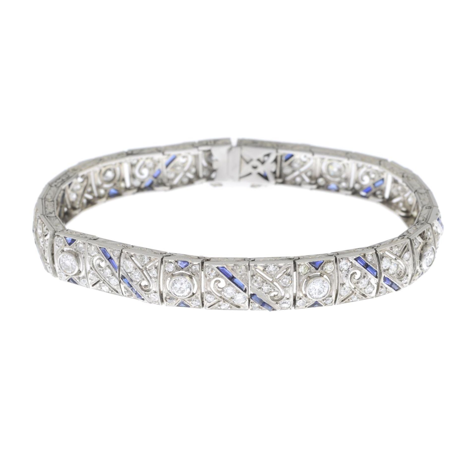 An Art Deco platinum diamond and synthetic sapphire panel bracelet. - Bild 4 aus 4