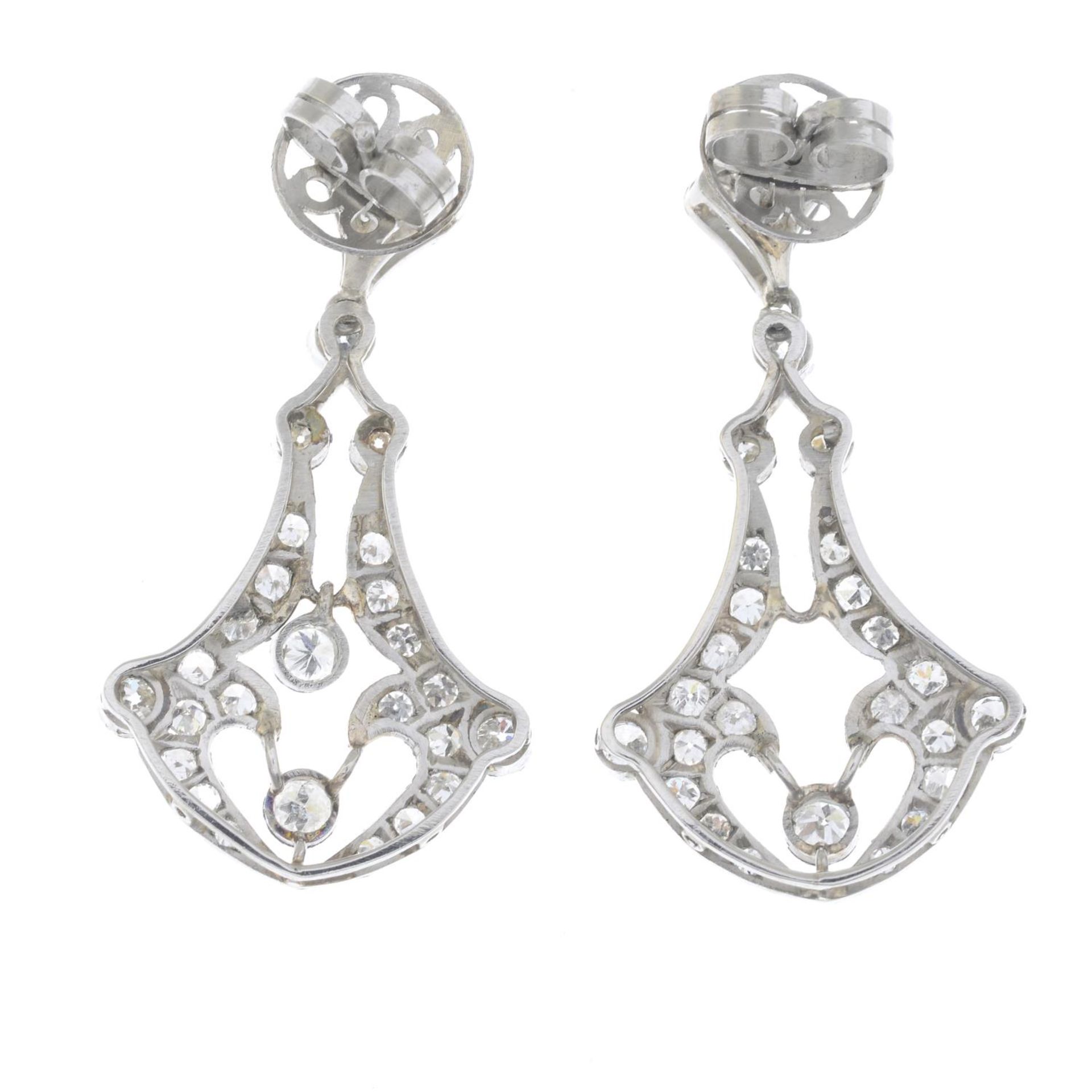 A pair of vari-cut diamond earrings.Estimated total diamond weight 1.20cts, - Bild 2 aus 3