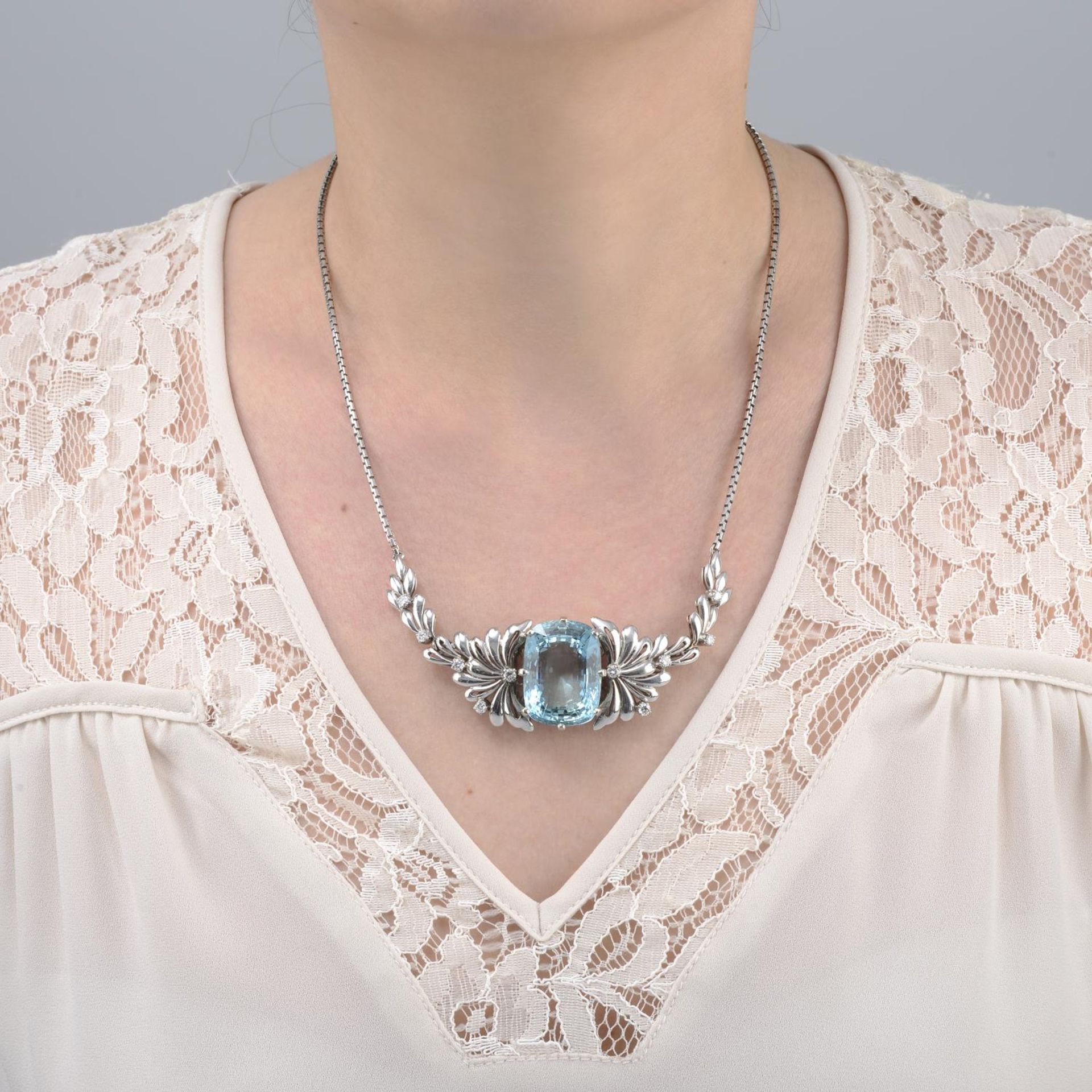 An aquamarine and brilliant-cut diamond necklace.Calculated aquamarine weight 38.02cts, - Bild 3 aus 5