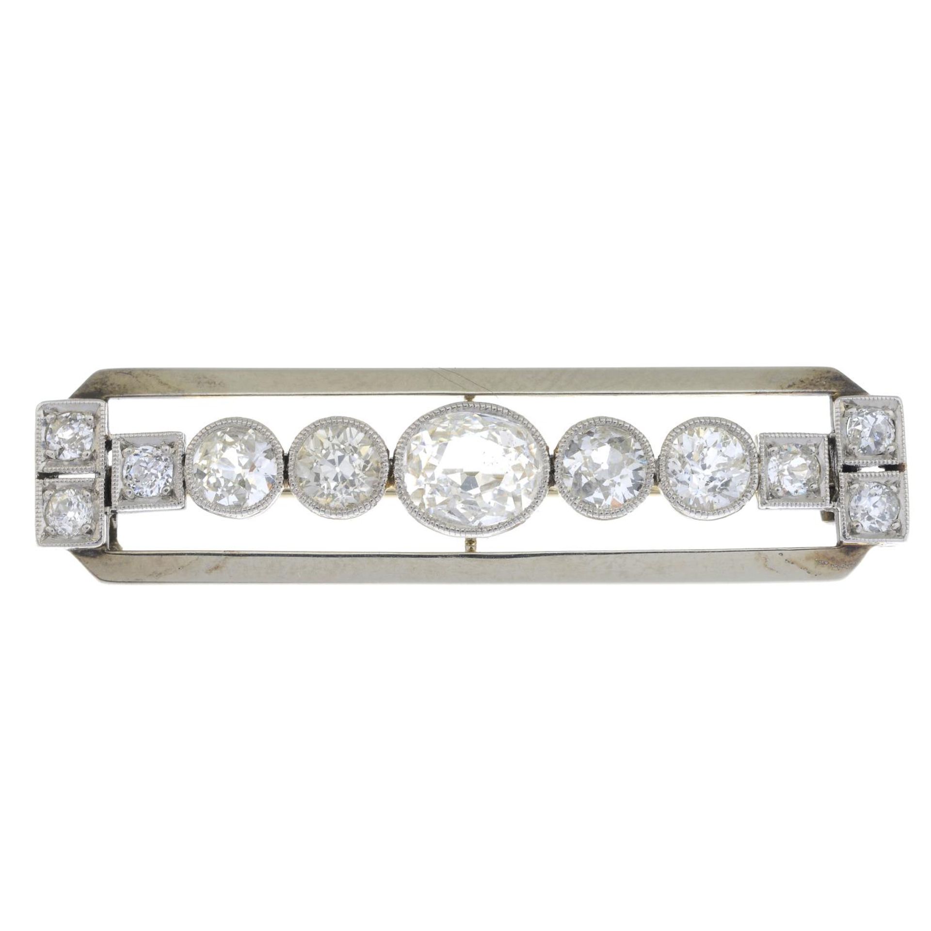 An Art Deco old-cut diamond bar brooch.Estimated total diamond weight 2.75cts, - Bild 4 aus 4