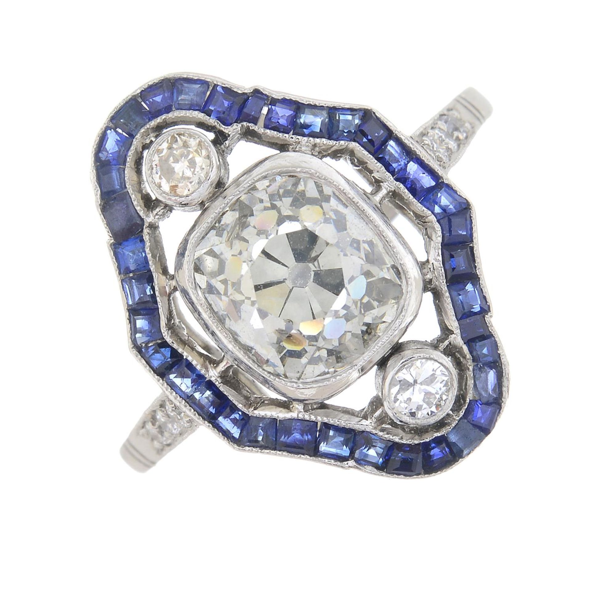 A cushion-shape diamond and sapphire cluster ring.Principal diamond estimated weight 2.20cts, - Bild 5 aus 5