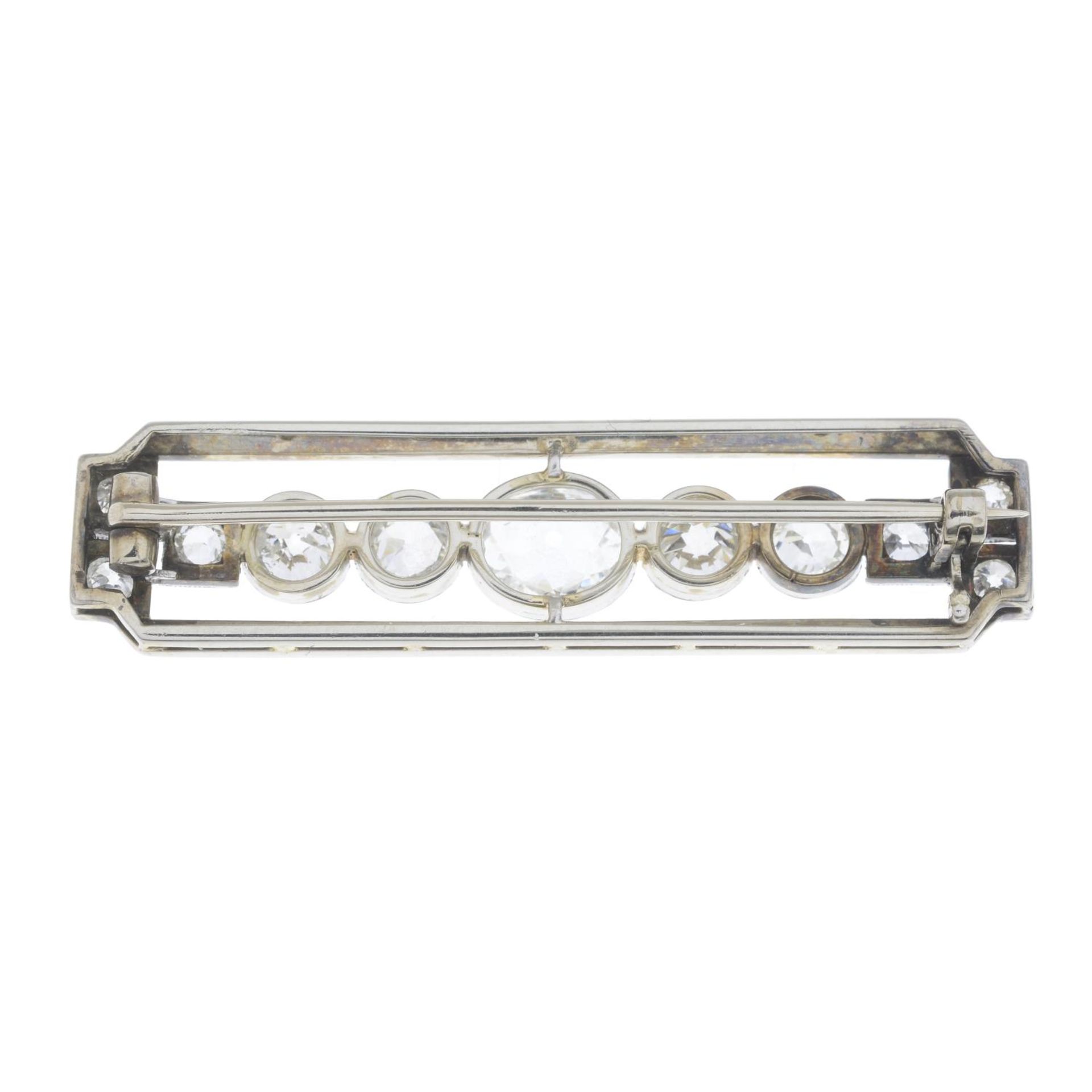 An Art Deco old-cut diamond bar brooch.Estimated total diamond weight 2.75cts, - Bild 2 aus 4