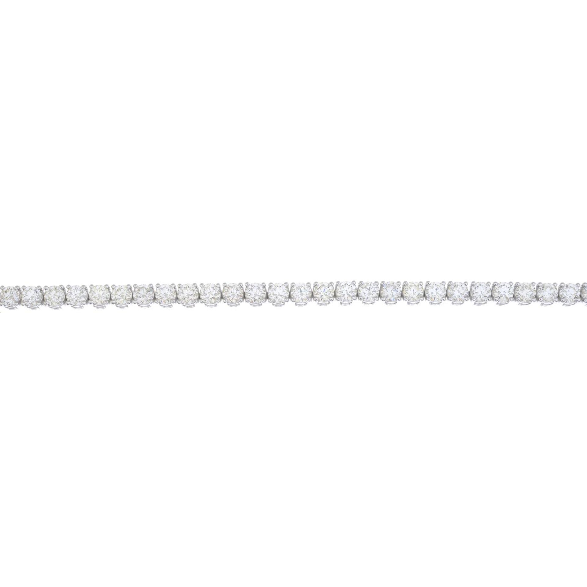 An 18ct gold brilliant-cut diamond bracelet.Diamond weight 7.50cts, - Bild 4 aus 4