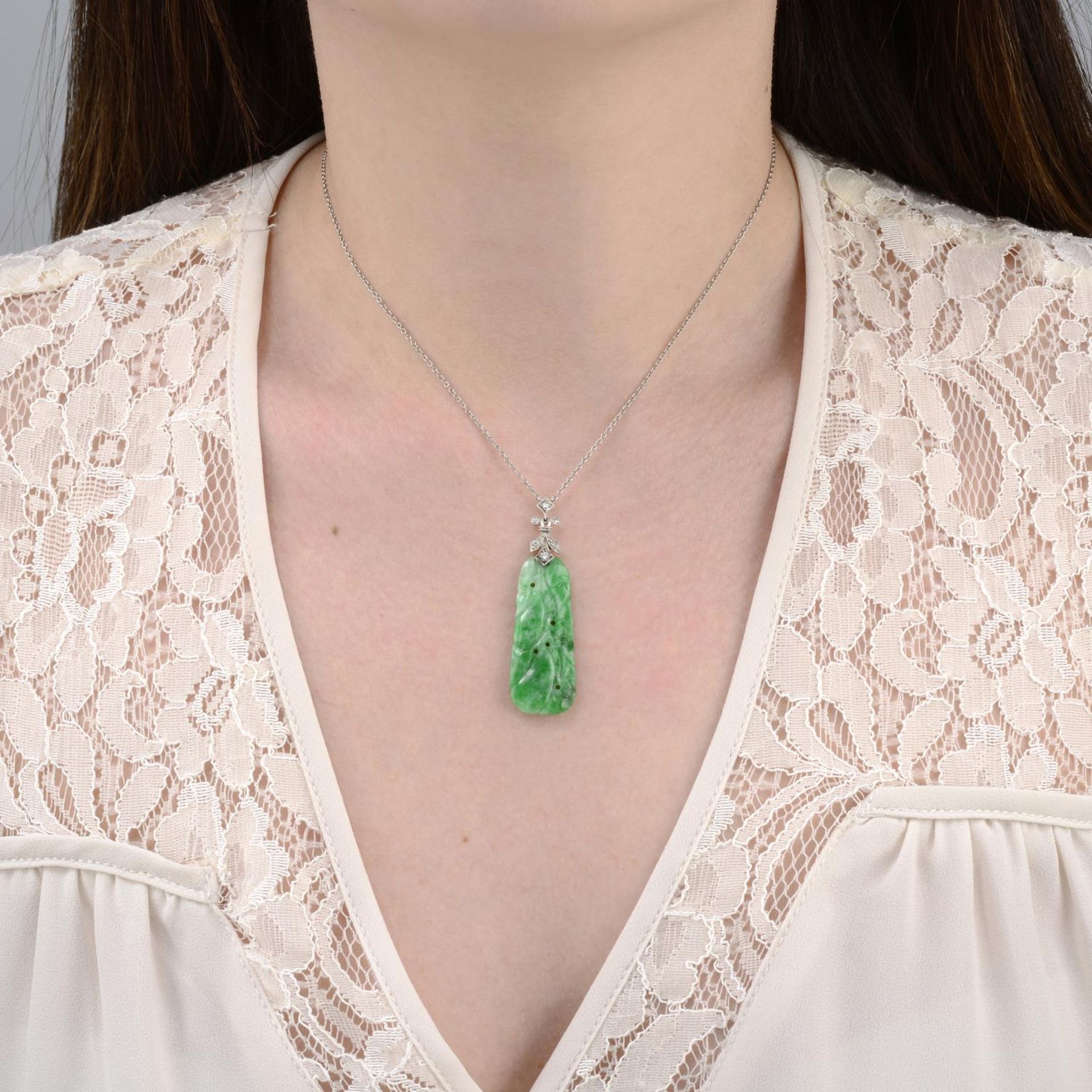 An early 20th century carved jadeite and vari-cut diamond pendant, - Bild 4 aus 6