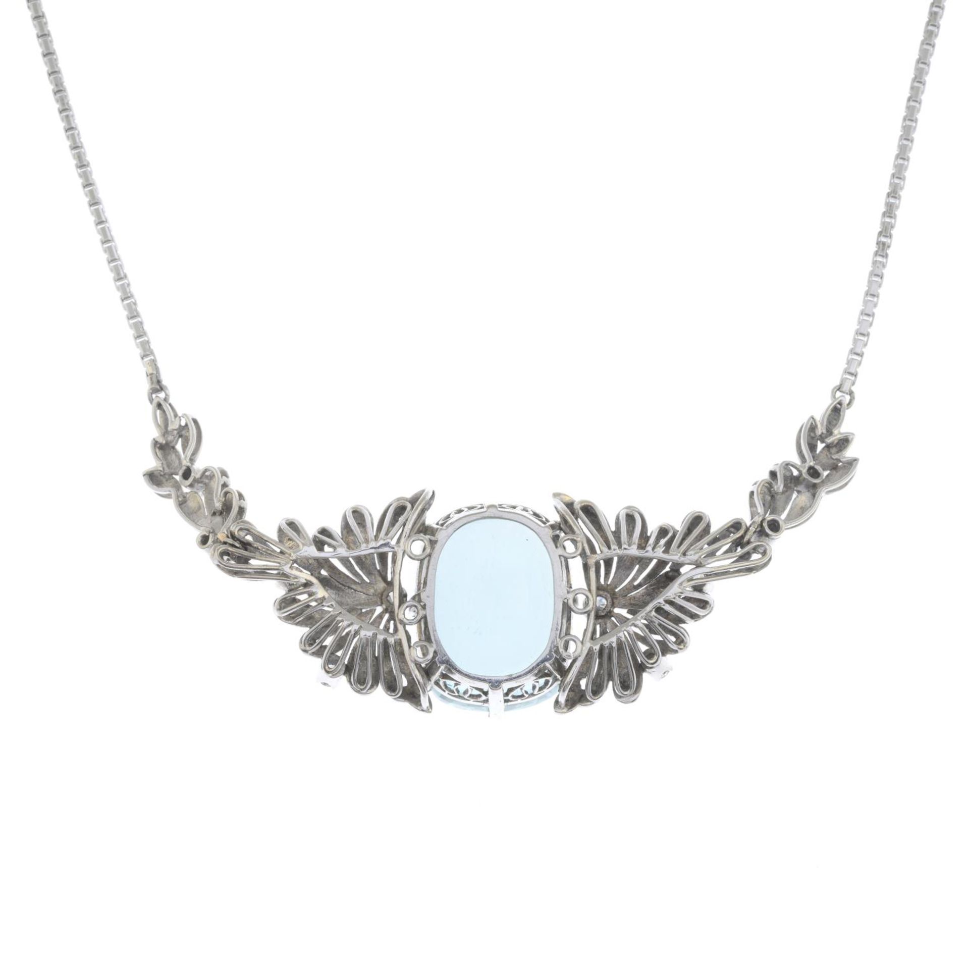 An aquamarine and brilliant-cut diamond necklace.Calculated aquamarine weight 38.02cts, - Bild 2 aus 5