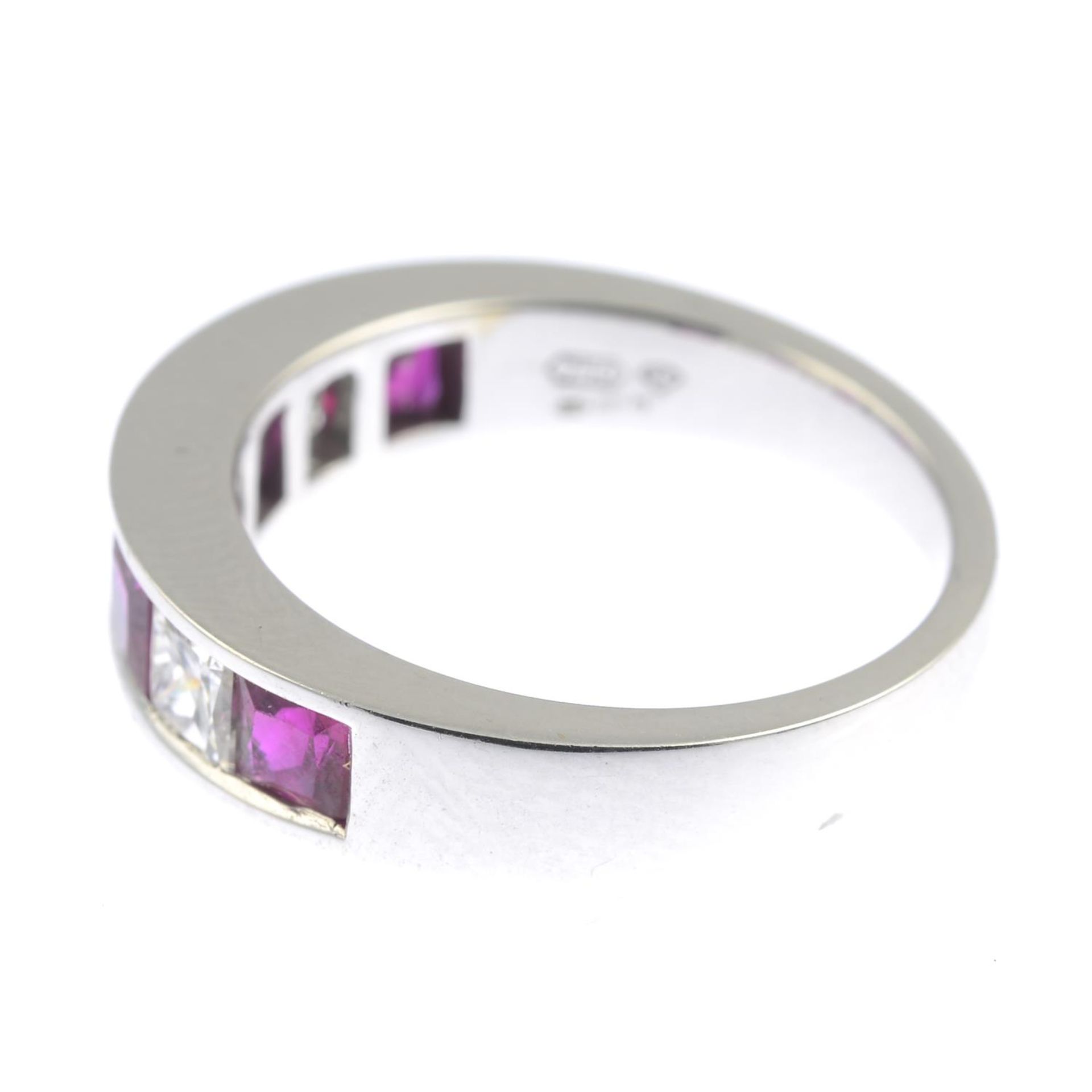 An 18ct gold square-shape ruby and diamond half eternity ring. - Bild 8 aus 10