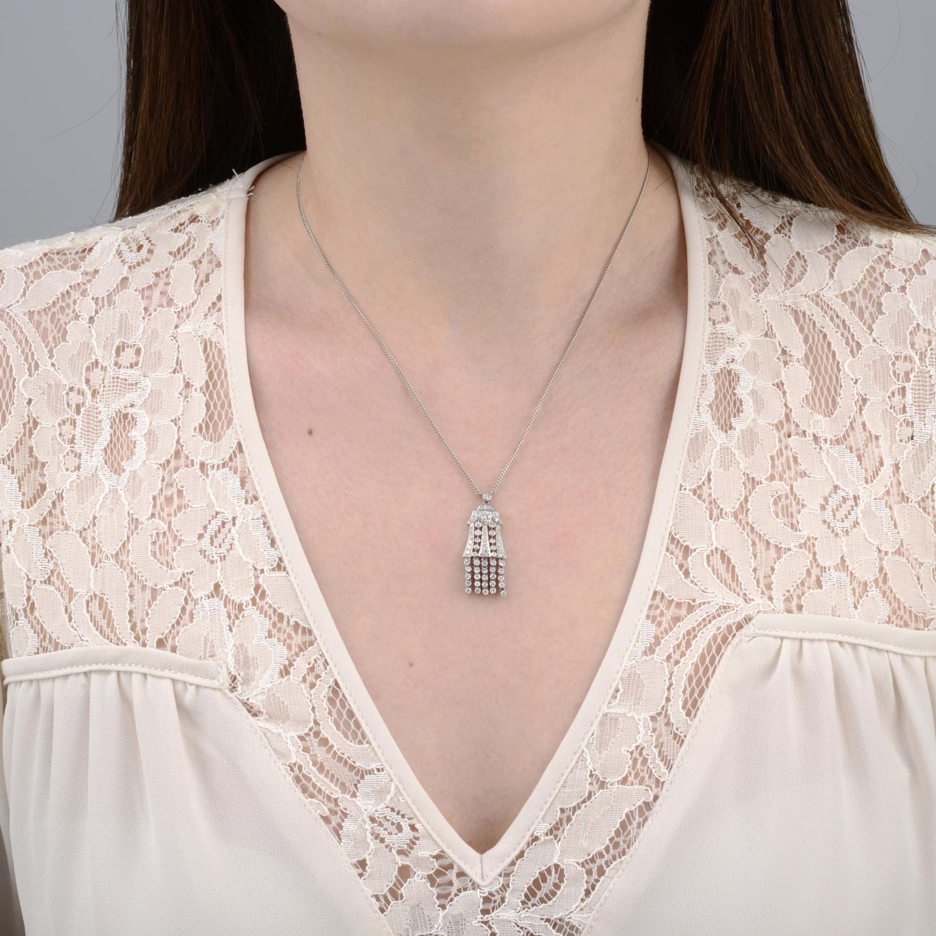 A brilliant-cut diamond tassel pendant, - Bild 3 aus 5