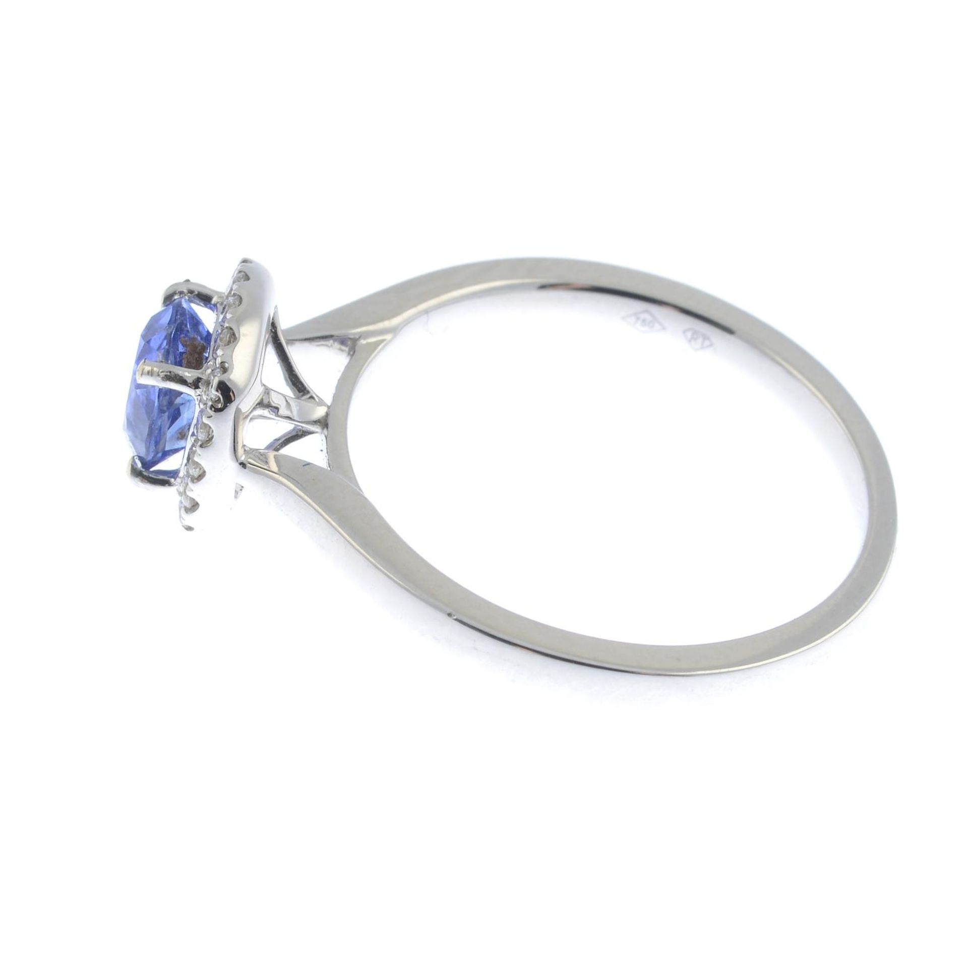 A sapphire and diamond cluster ring.Estimated total diamond weight 0.15ct. - Bild 3 aus 3