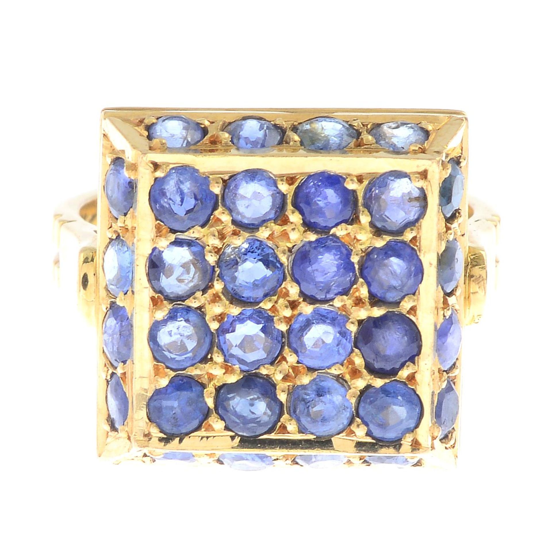 A sapphire ring.Ring size I.