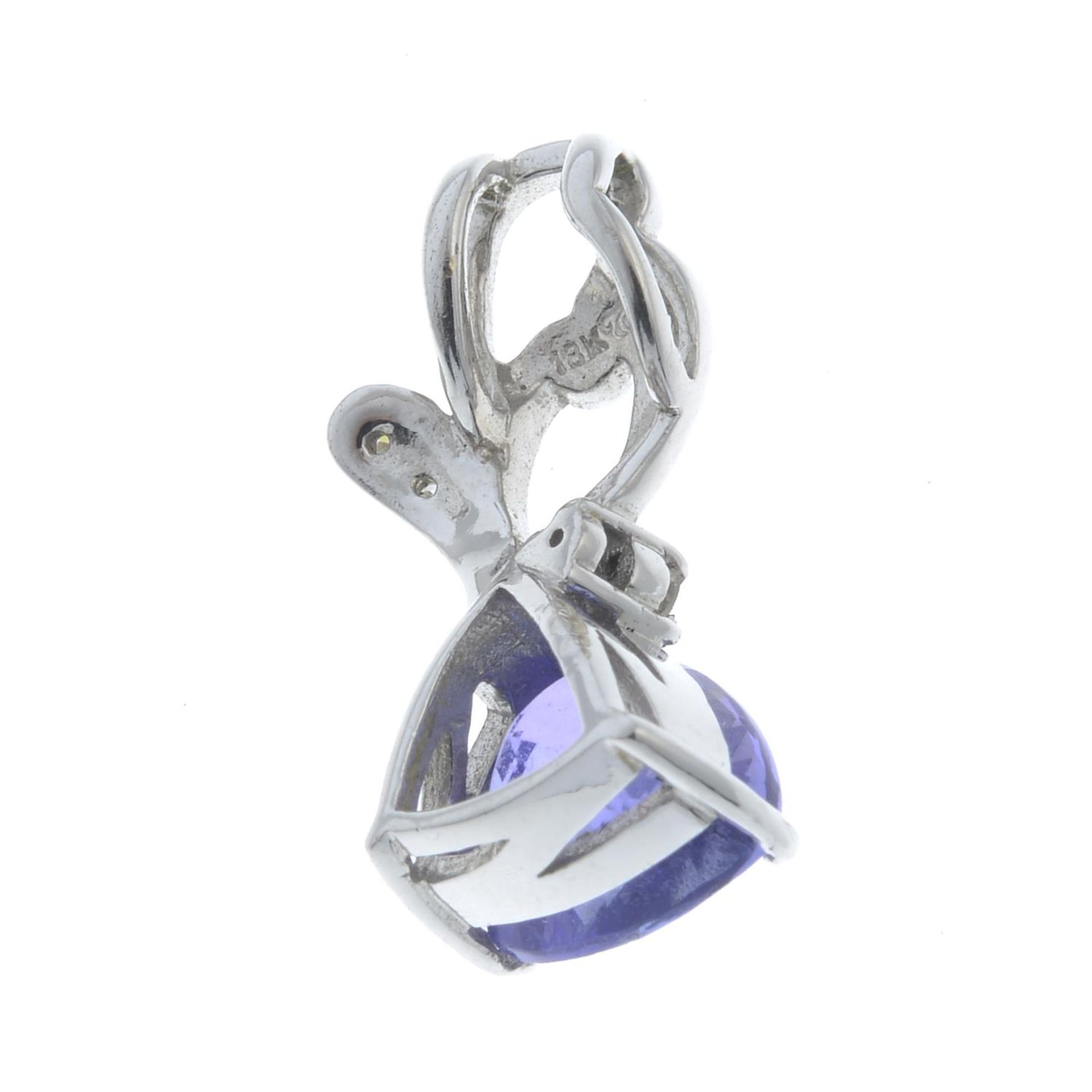 A tanzanite and diamond pendant.Stamped 18K. - Bild 2 aus 2