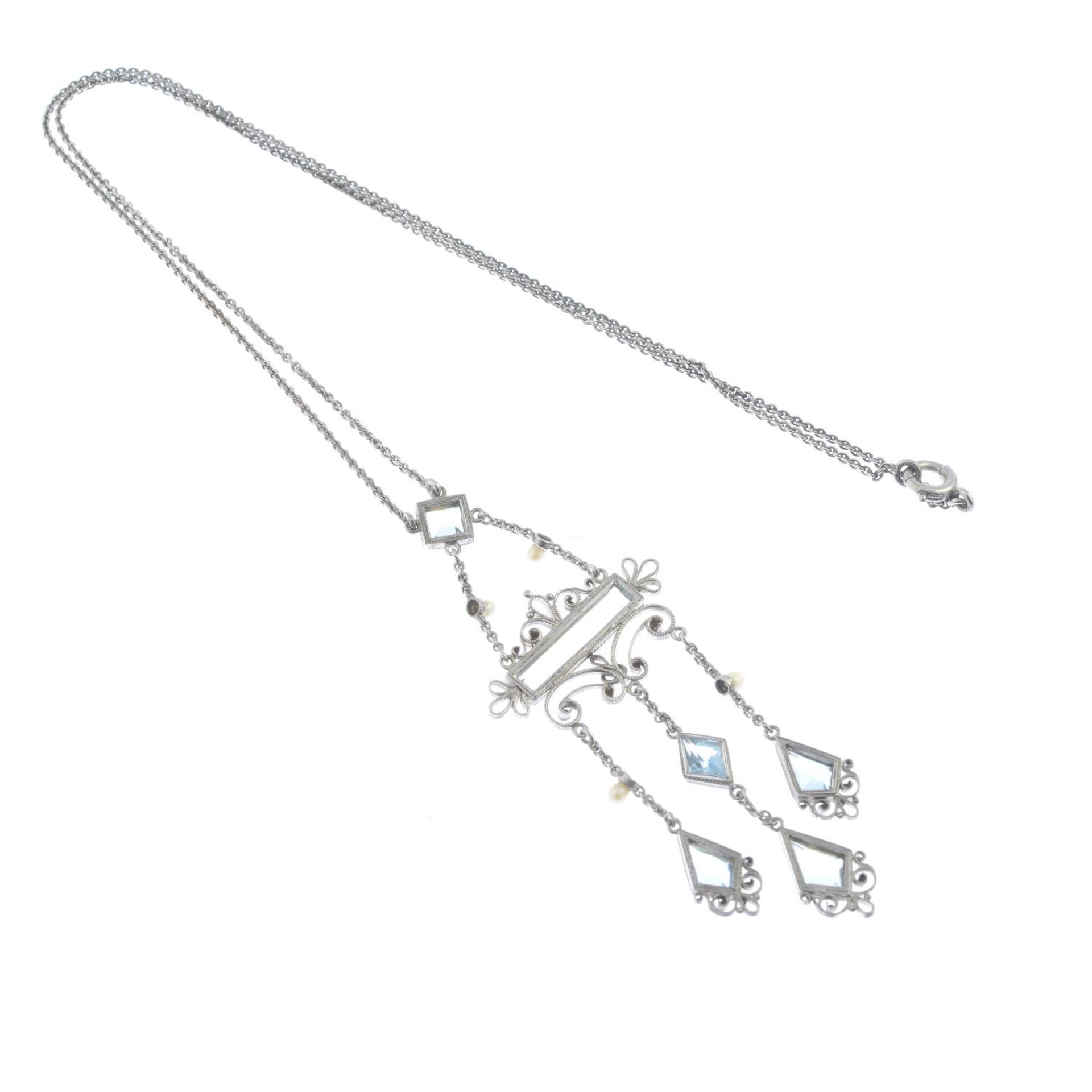 An aquamarine and seed pearl drop necklace.Clasp stamped 14K. - Bild 2 aus 2