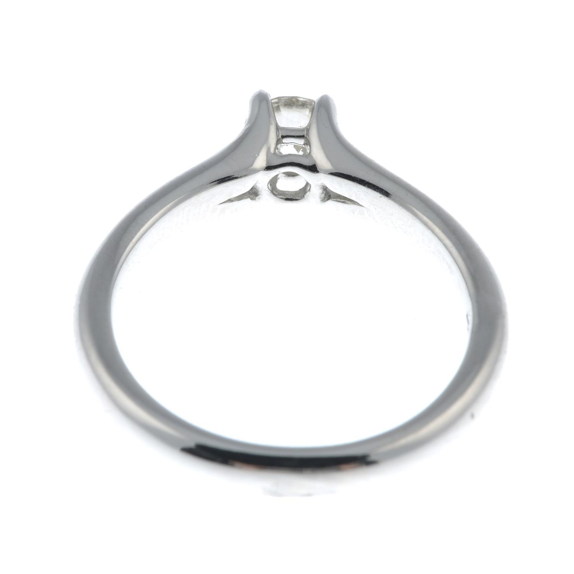 A platinum diamond single-stone ring.Estimated diamond weight 0.35ct, H-I colour, SI clarity. - Bild 2 aus 3