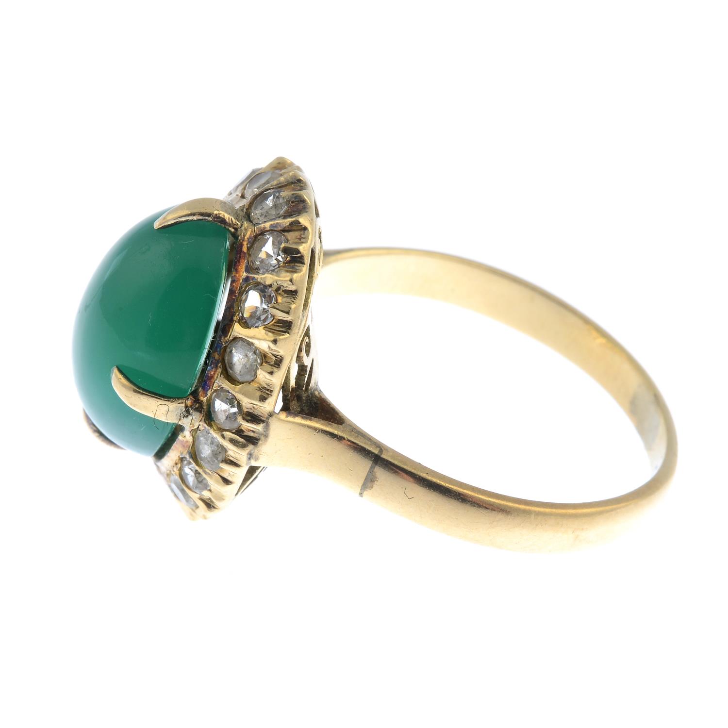 A chrysoprase quartz and colourless gem cluster ring.Ring size S. - Image 3 of 3