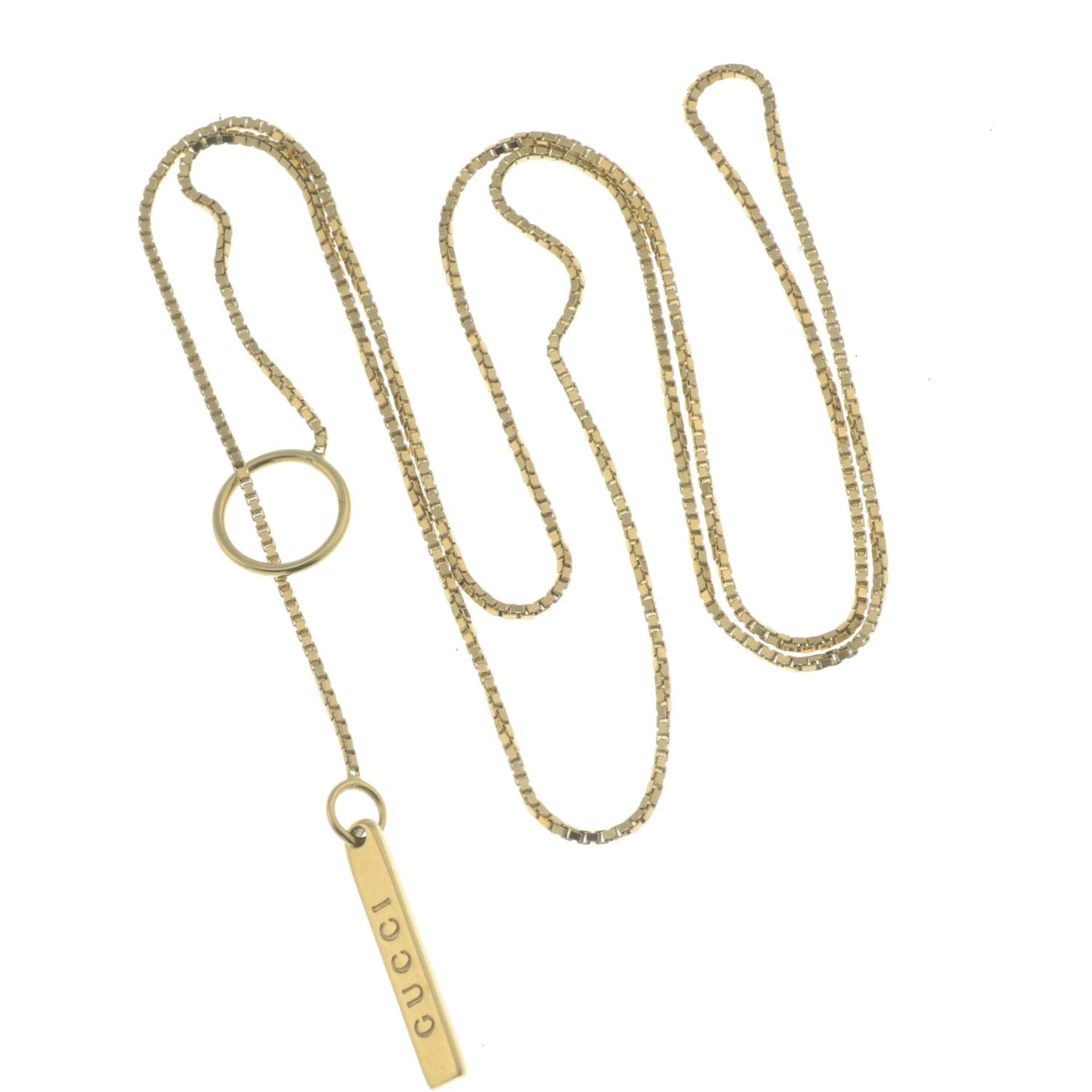 An 18ct gold 'Lariat' necklace, by Gucci.Signed and maker's marks for Gucci. - Bild 2 aus 2