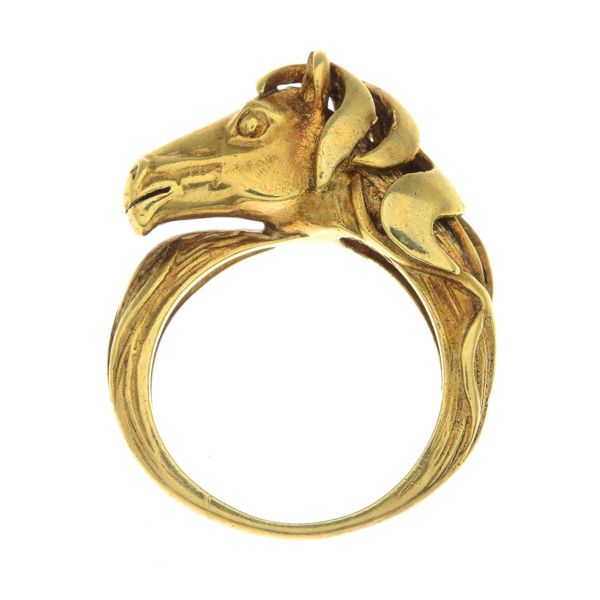 A dress ring, depicting a horse head.Ring size I1/2. - Bild 2 aus 3