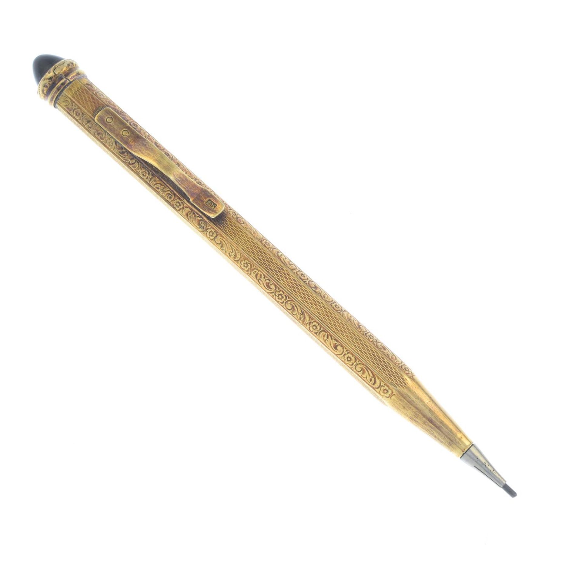 An early 20th century pencil, with onyx terminal.Stamped 585.Length 11.5cms. - Bild 2 aus 2