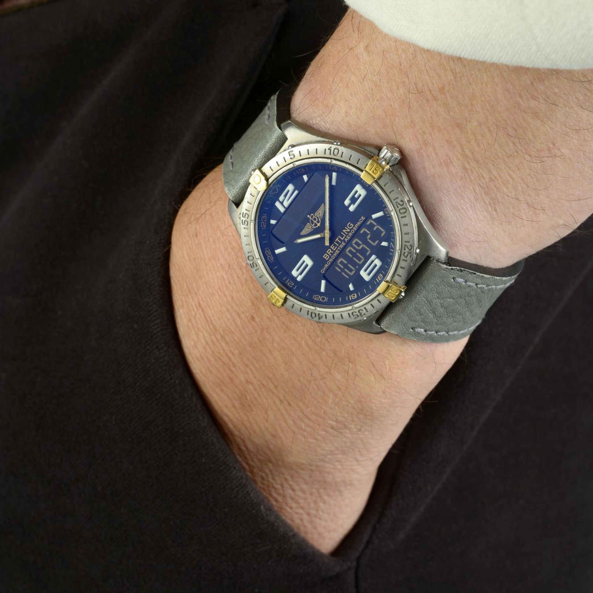 BREITLING - a gentleman's Professional Aerospace chronograph wrist watch. - Bild 3 aus 4