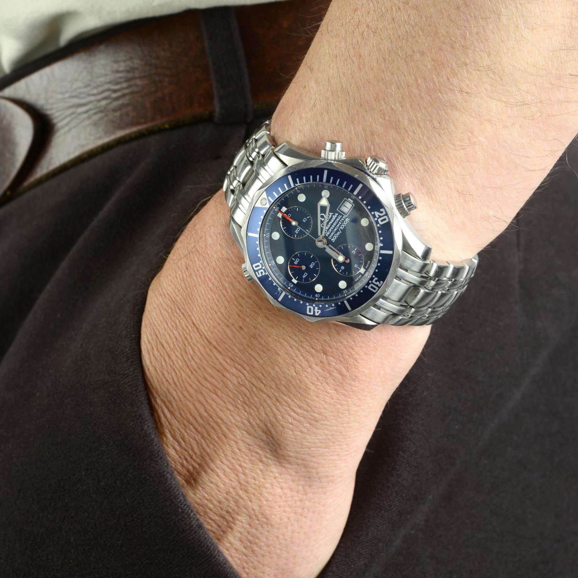 OMEGA - a gentleman's Seamaster Professional Chronometer 300M chronograph bracelet watch. - Bild 3 aus 3