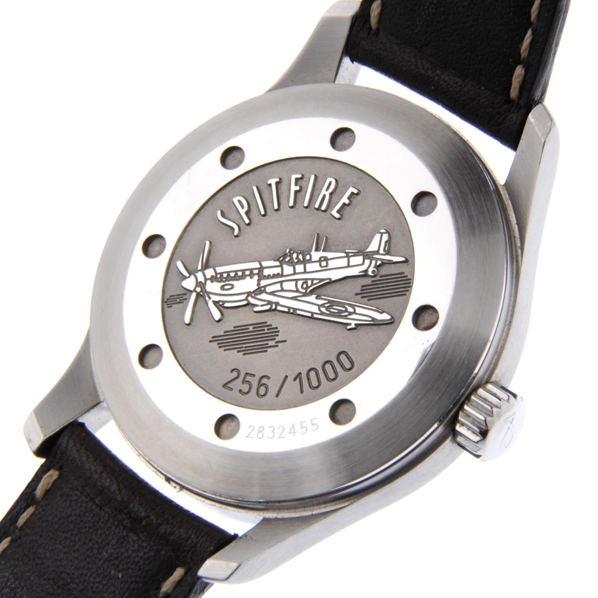 IWC - a Limited Edition gentleman's Mark XV Spitfire wristwatch. - Bild 2 aus 5