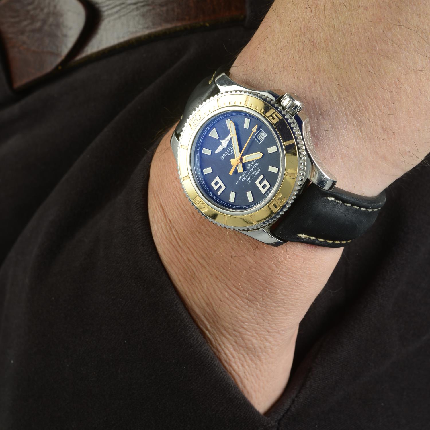 BREITLING - a gentleman's Aeromarine SuperOcean wrist watch. - Image 3 of 3