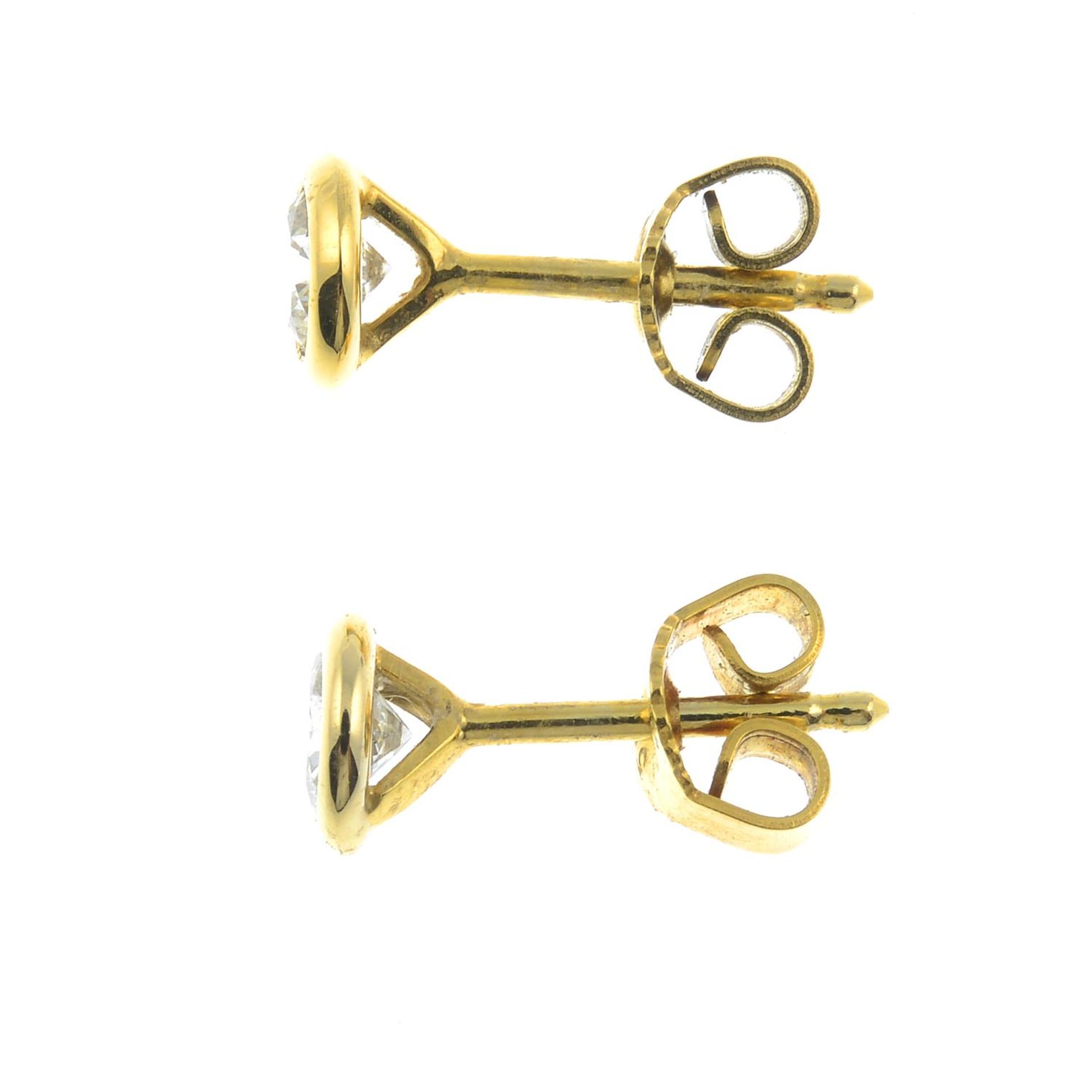A pair of brilliant-cut diamond collet single-stone earrings.Estimated total diamond weight 0.50ct, - Bild 2 aus 2