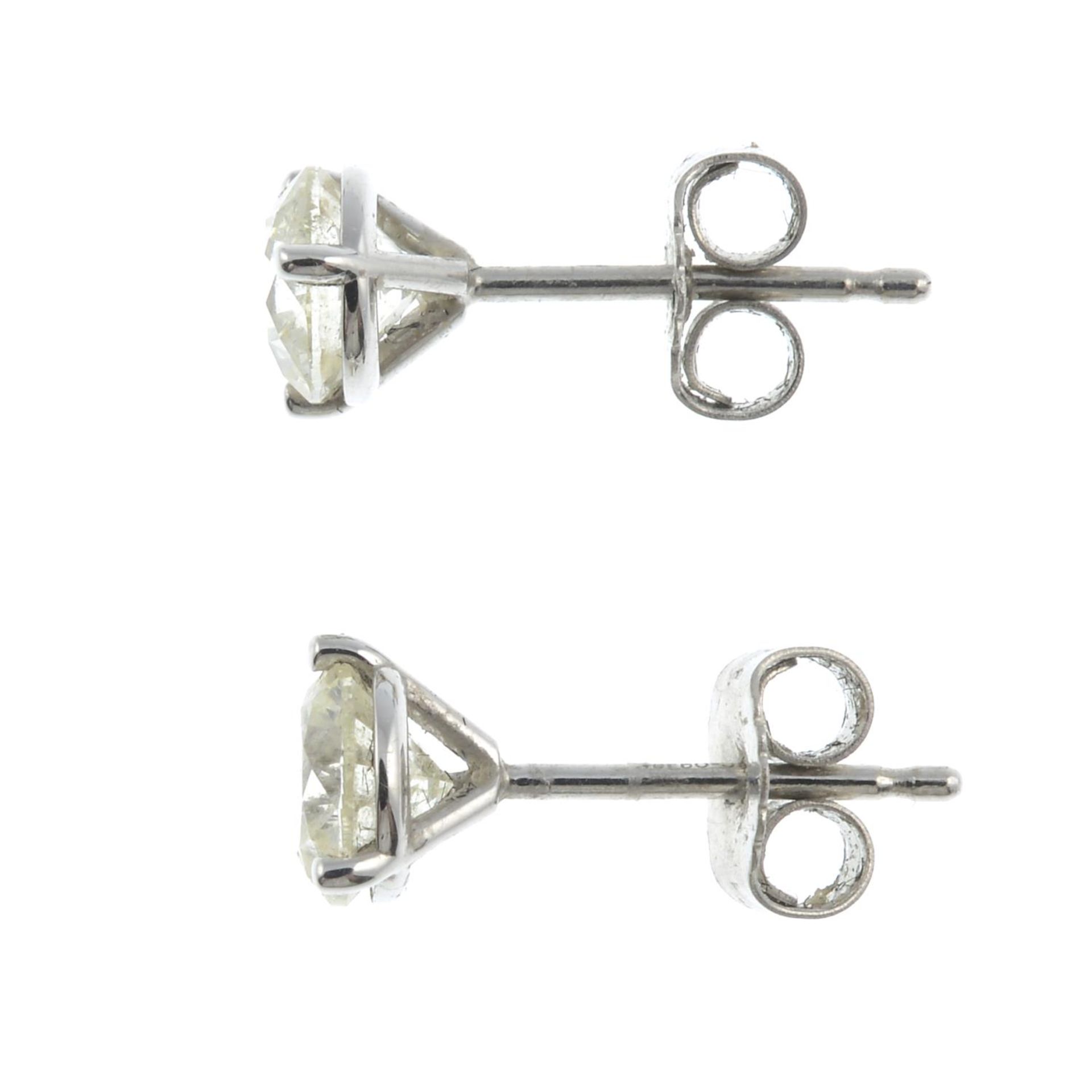 A pair of brilliant-cut diamond single-stone stud earrings.Estimated total diamond weight 1ct, - Bild 2 aus 2