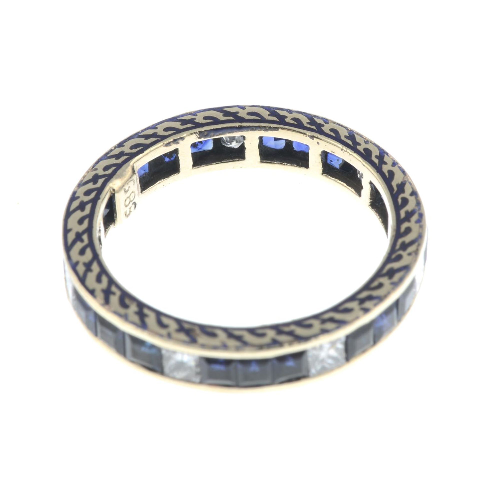 A sapphire and square-shape diamond full eternity ring, - Bild 3 aus 3