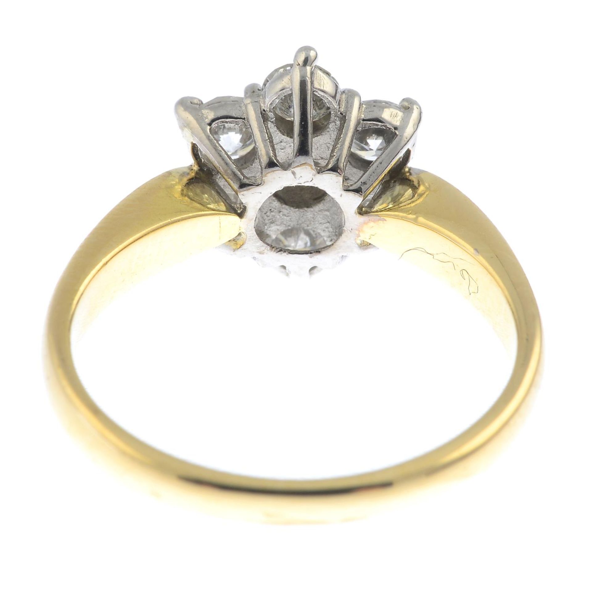 An 18ct gold diamond floral cluster ring. - Bild 3 aus 3