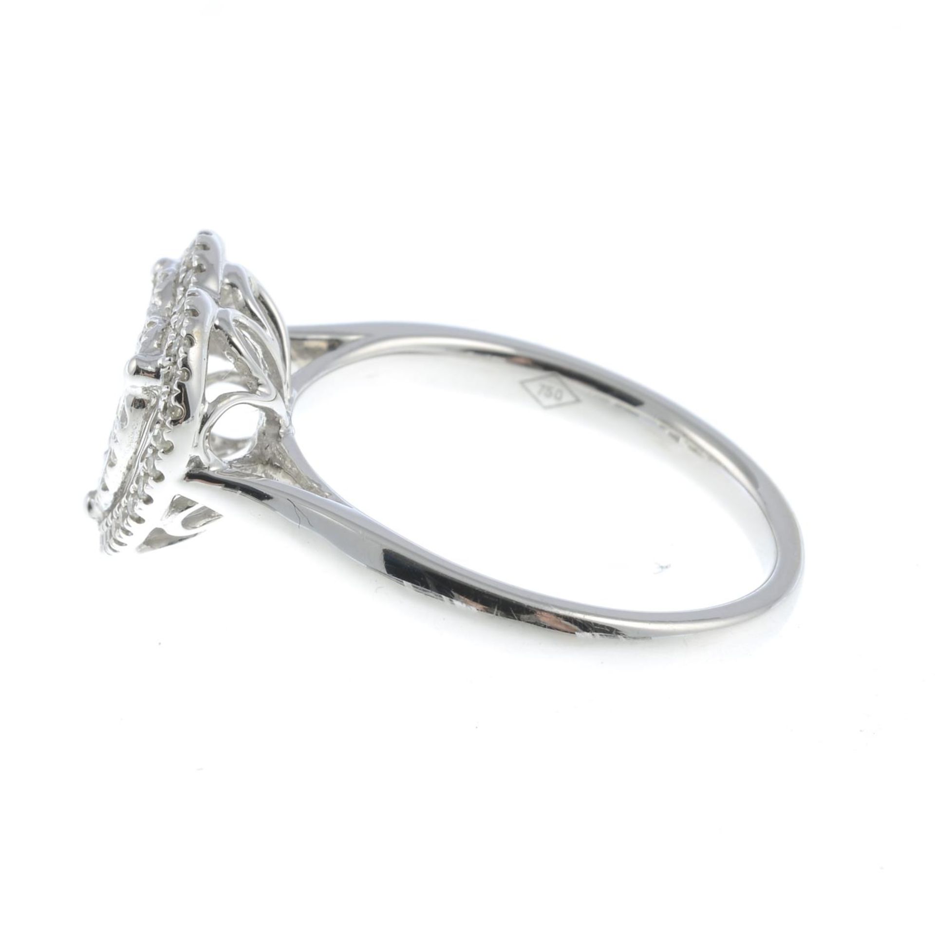 A brilliant-cut diamond heart-shape cluster ring.Total diamond weight 0.55ct, - Bild 3 aus 3