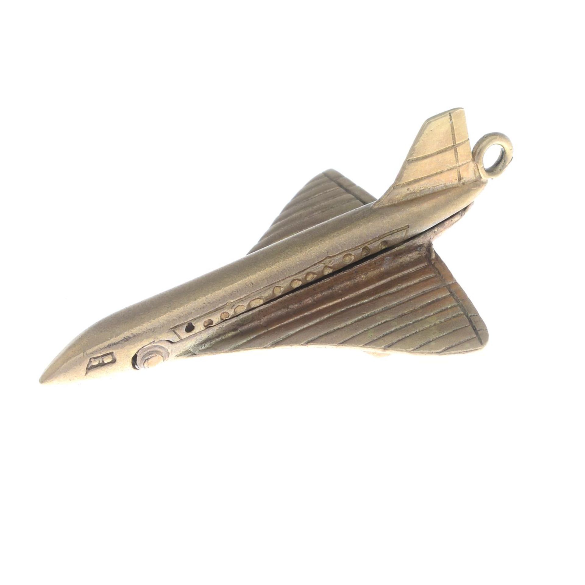 A 9ct gold hinged plane charm, modelled as Concord.Hallmarks for London, 1969. - Bild 3 aus 3